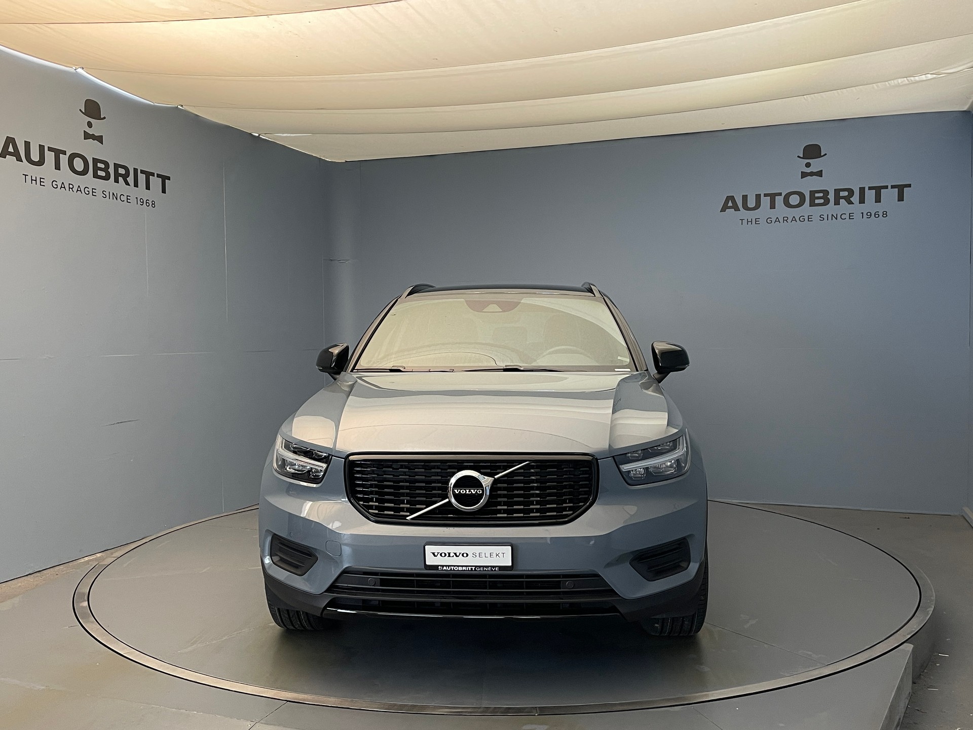 VOLVO XC40 2.0 B4 MH R-Design AWD-showroom-element-1