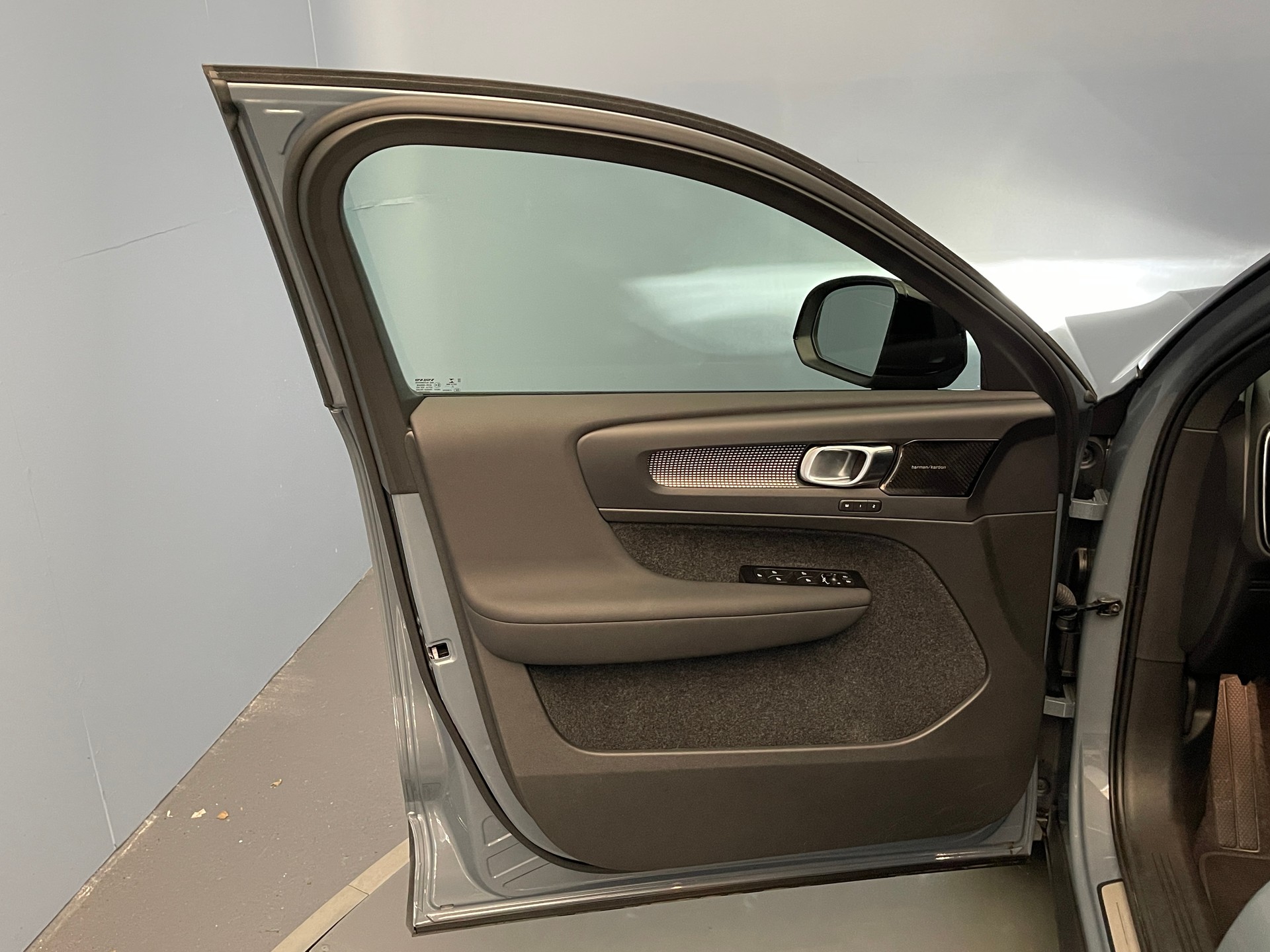VOLVO XC40 2.0 B4 MH R-Design AWD-image-10