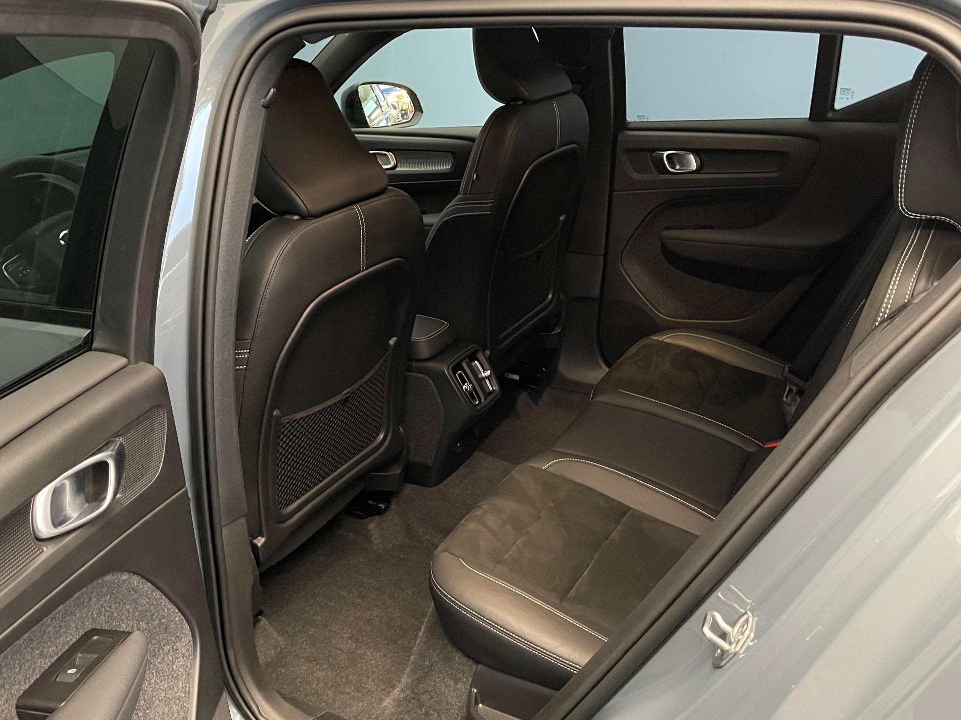 VOLVO XC40 2.0 B4 MH R-Design AWD-image-9