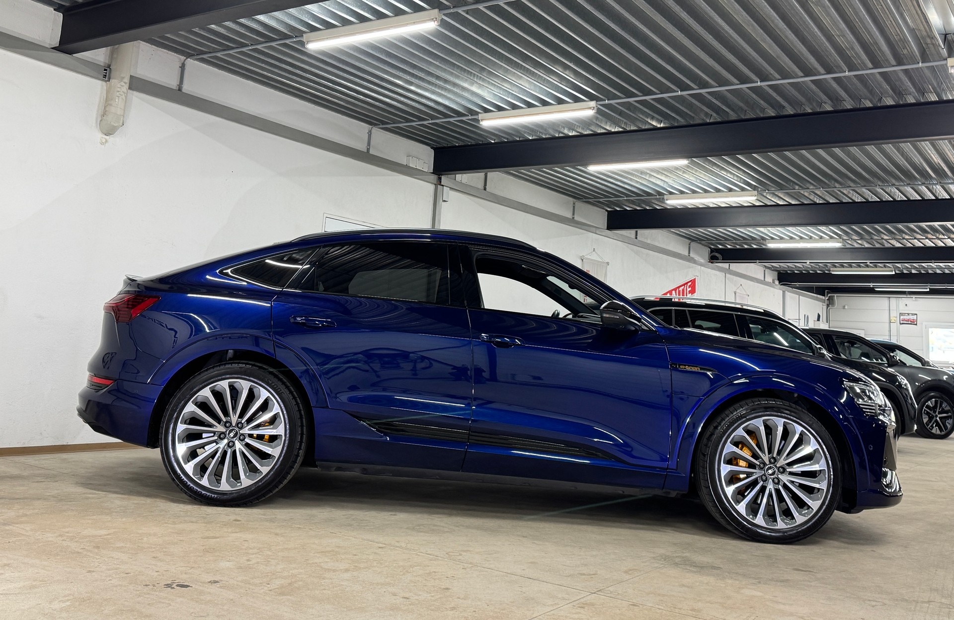AUDI e-tron 55 Sportback S Line Black Edition quattro 95kWh 408PS / CH-Fahrzeug mit TOP-Ausstattung-showroom-element-3