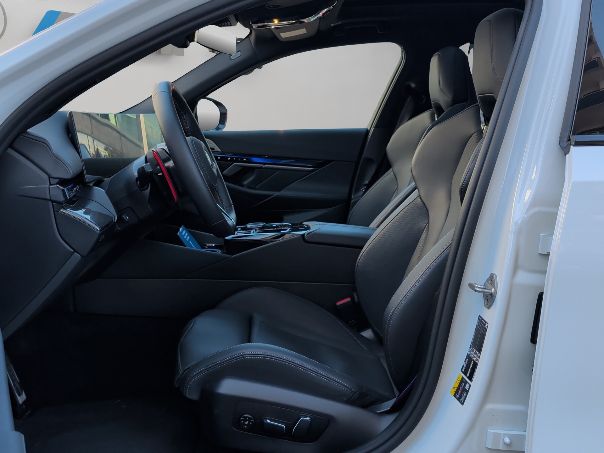 BMW M5 xDrive Touring-image-11