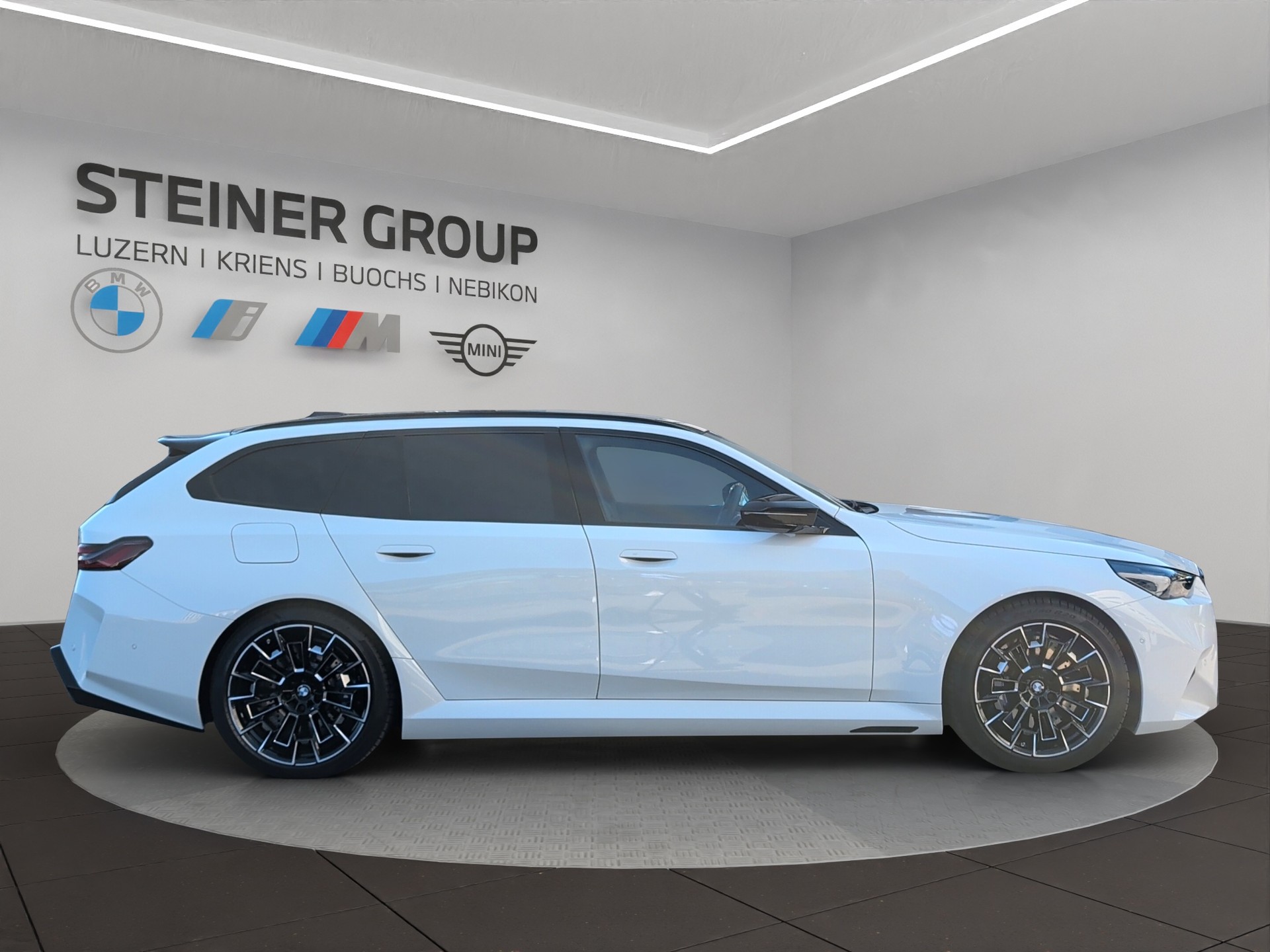 BMW M5 xDrive Touring-image-4