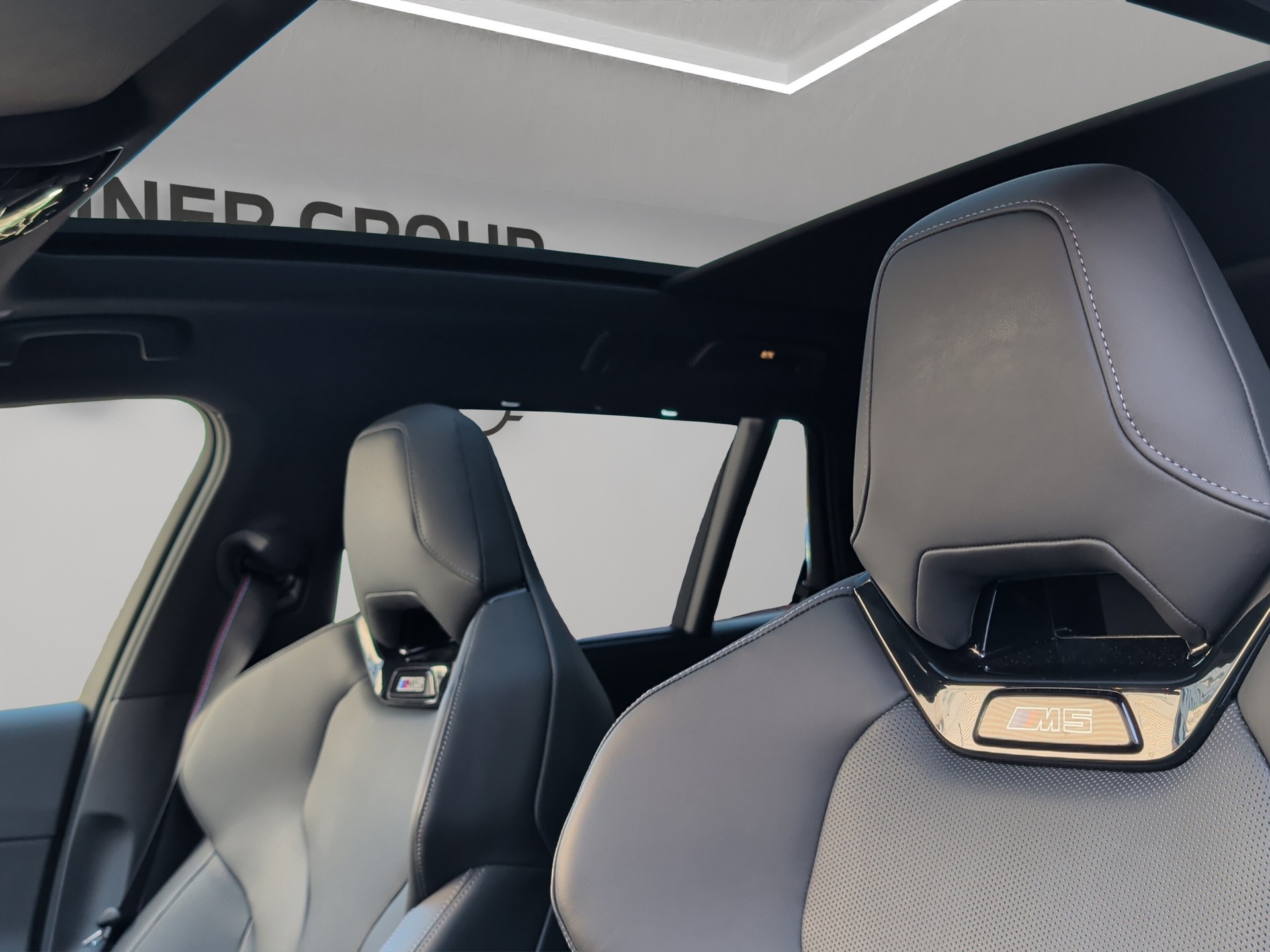 BMW M5 xDrive Touring-image-13