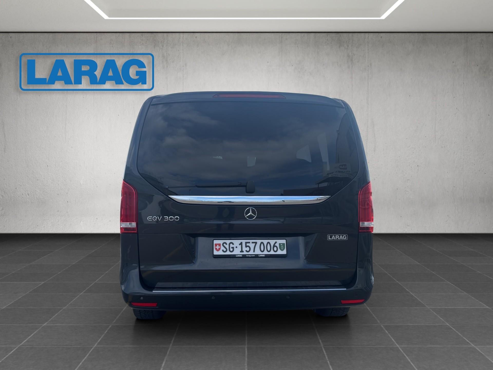 MERCEDES-BENZ EQV 300 lang-image-4
