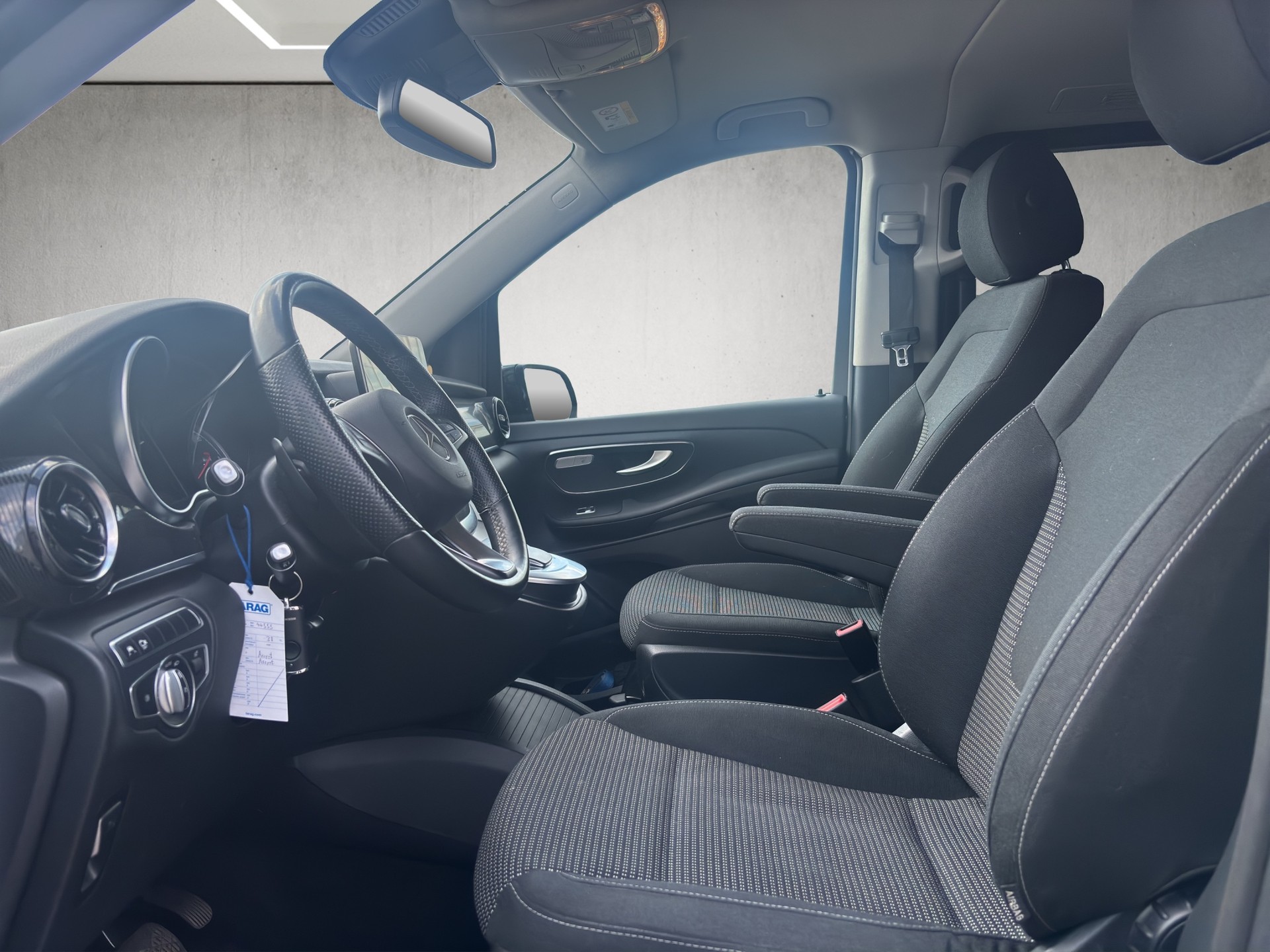 MERCEDES-BENZ EQV 300 lang-image-5