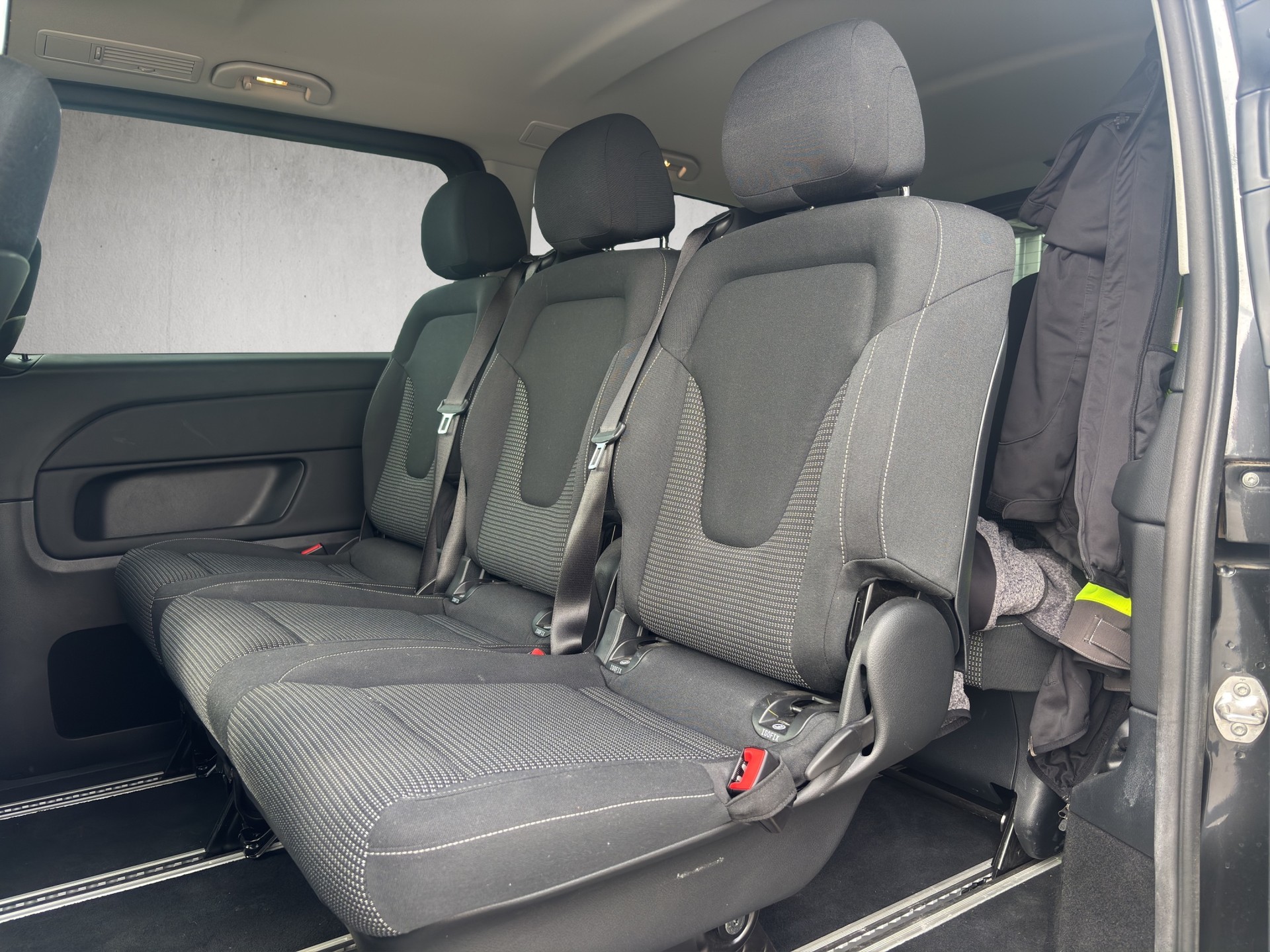 MERCEDES-BENZ EQV 300 lang-image-6