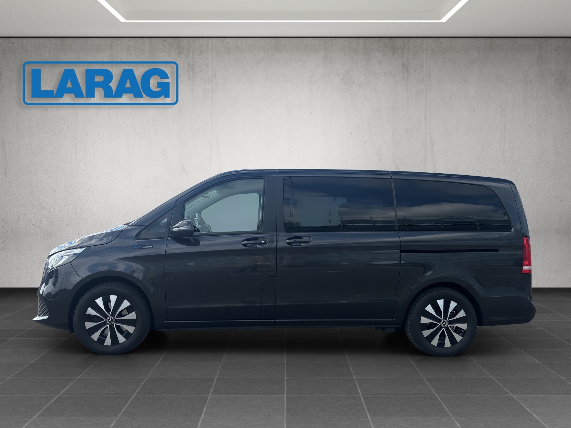 MERCEDES-BENZ EQV 300 lang-image-2