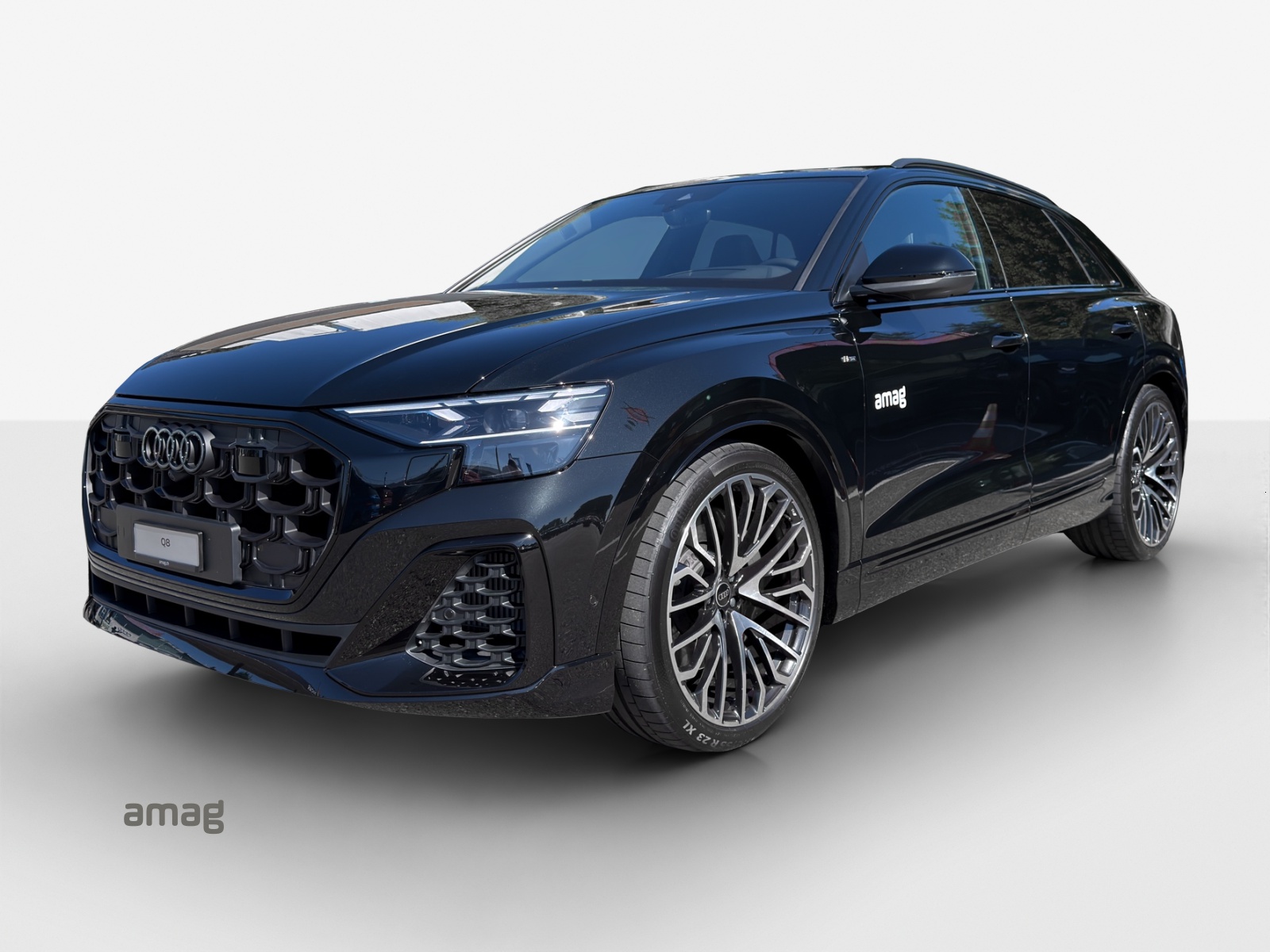AUDI Q8 SUV TFSI e quattro 290 kW Attraction tiptronic