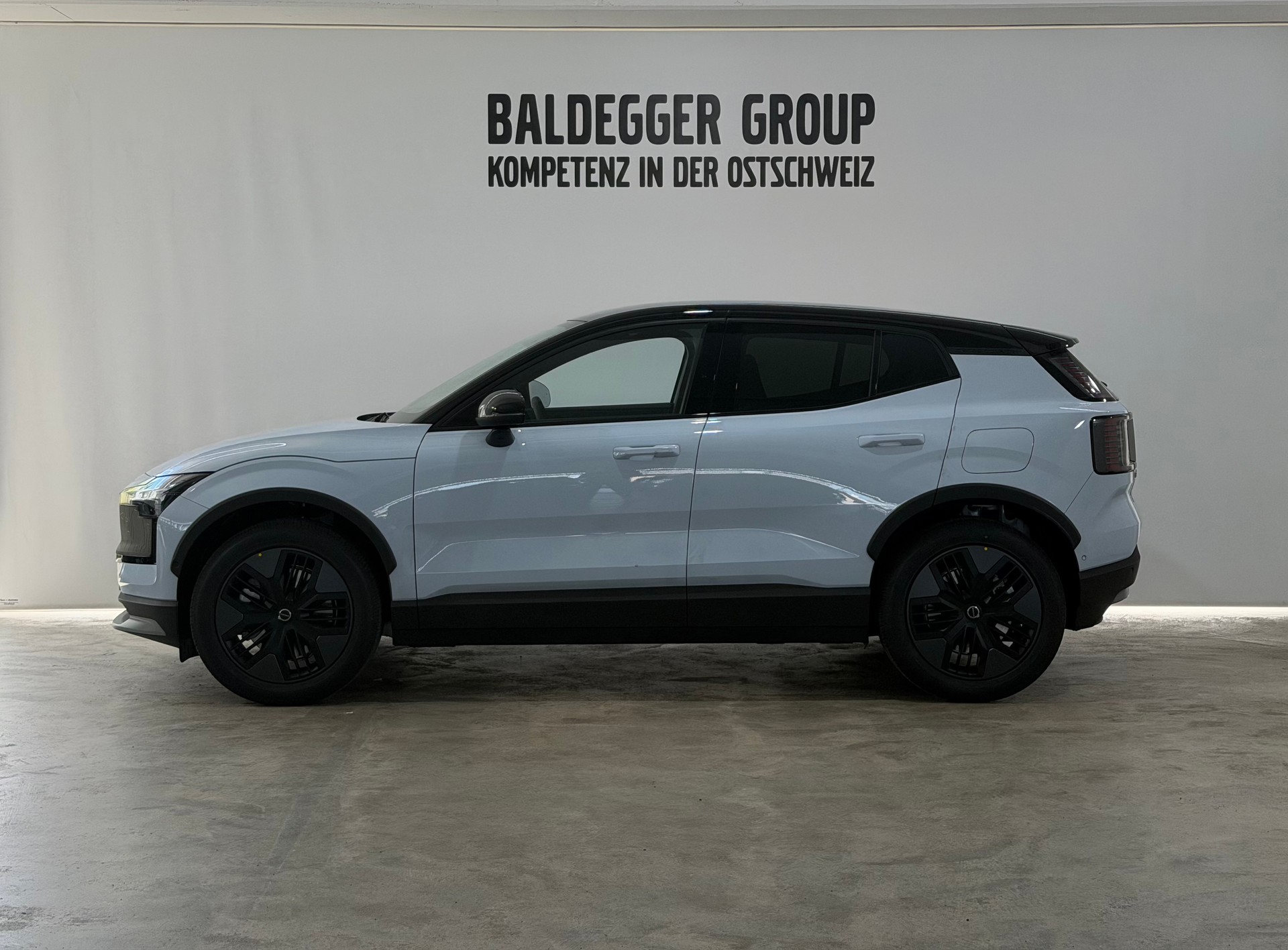 VOLVO EX 30 CC E60 Twin Performance A-showroom-element-1