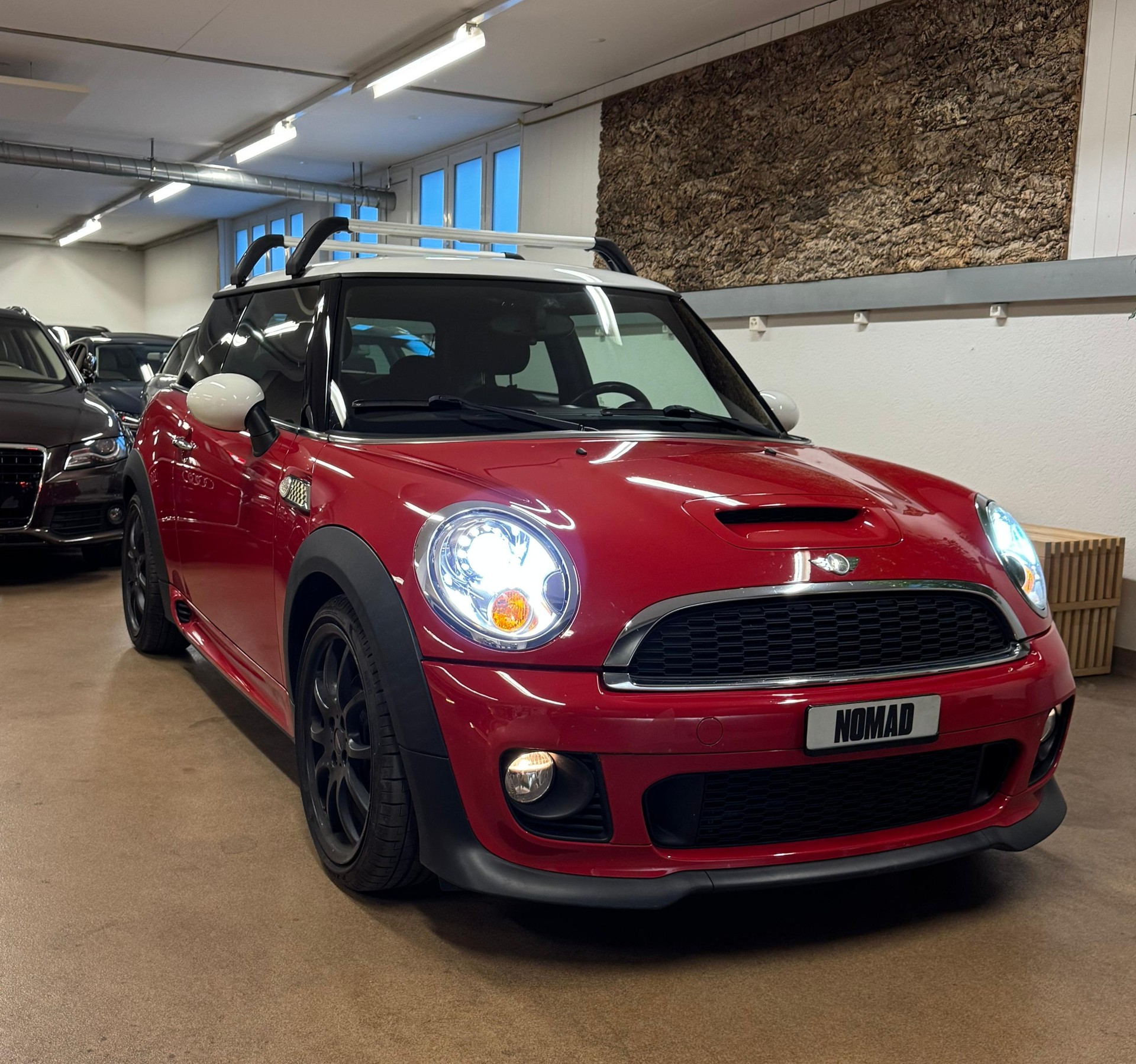 MINI Cooper SD-showroom-element-2