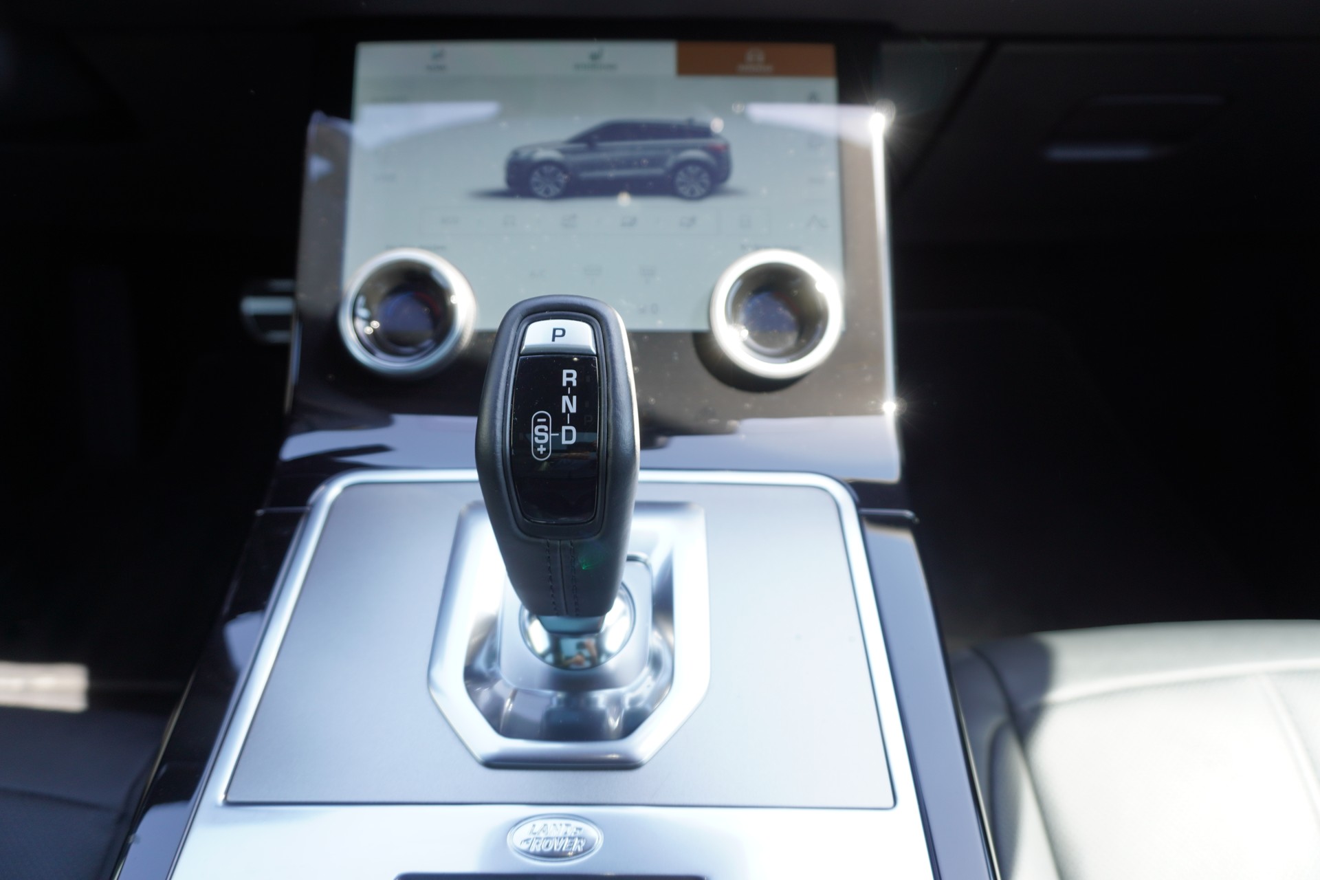 LAND ROVER Range Rover Evoque P 300e S AT8-image-19