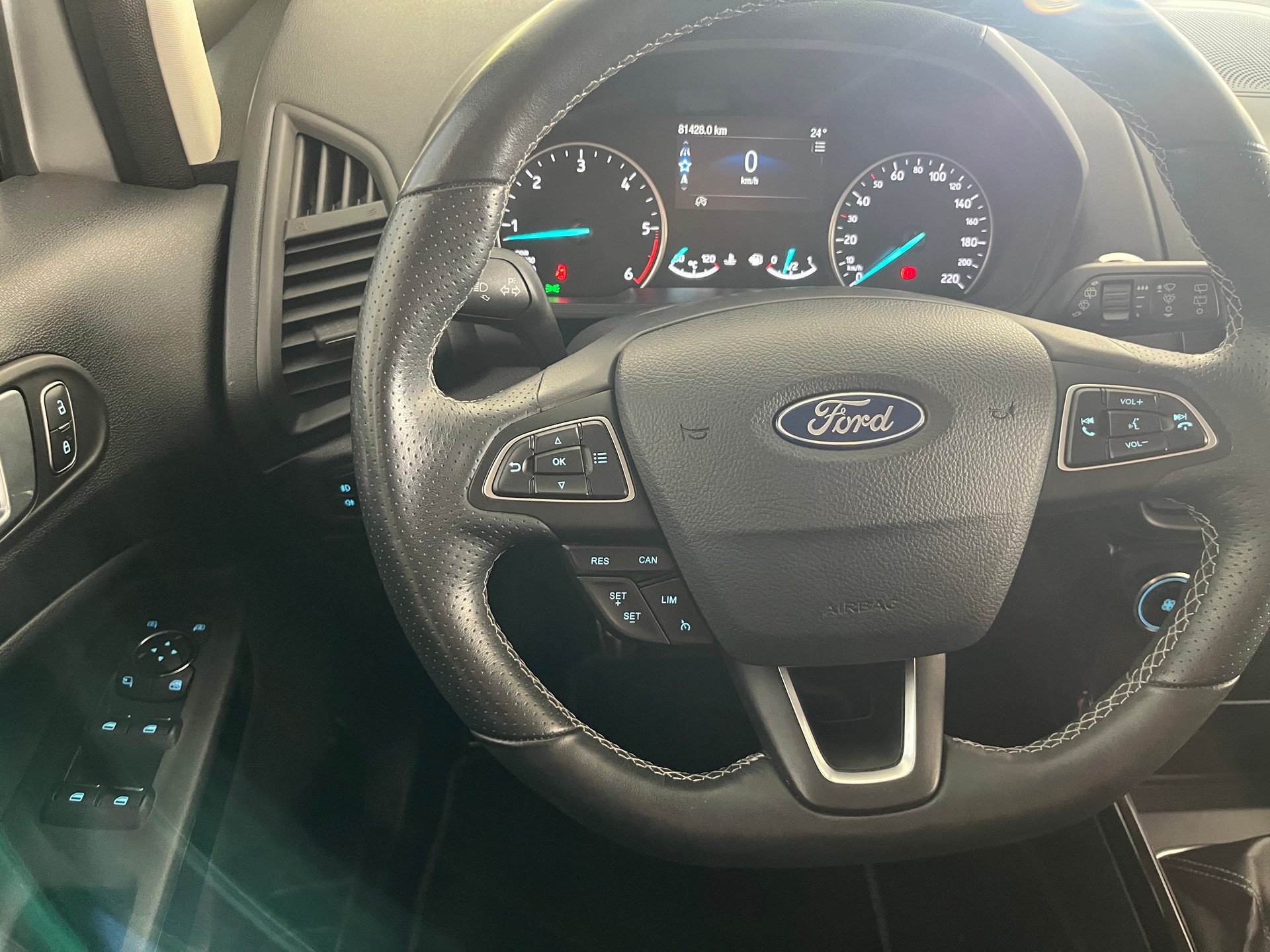FORD EcoSport 1.5 TDCi ST-Line AWD Limited Edition-image-13
