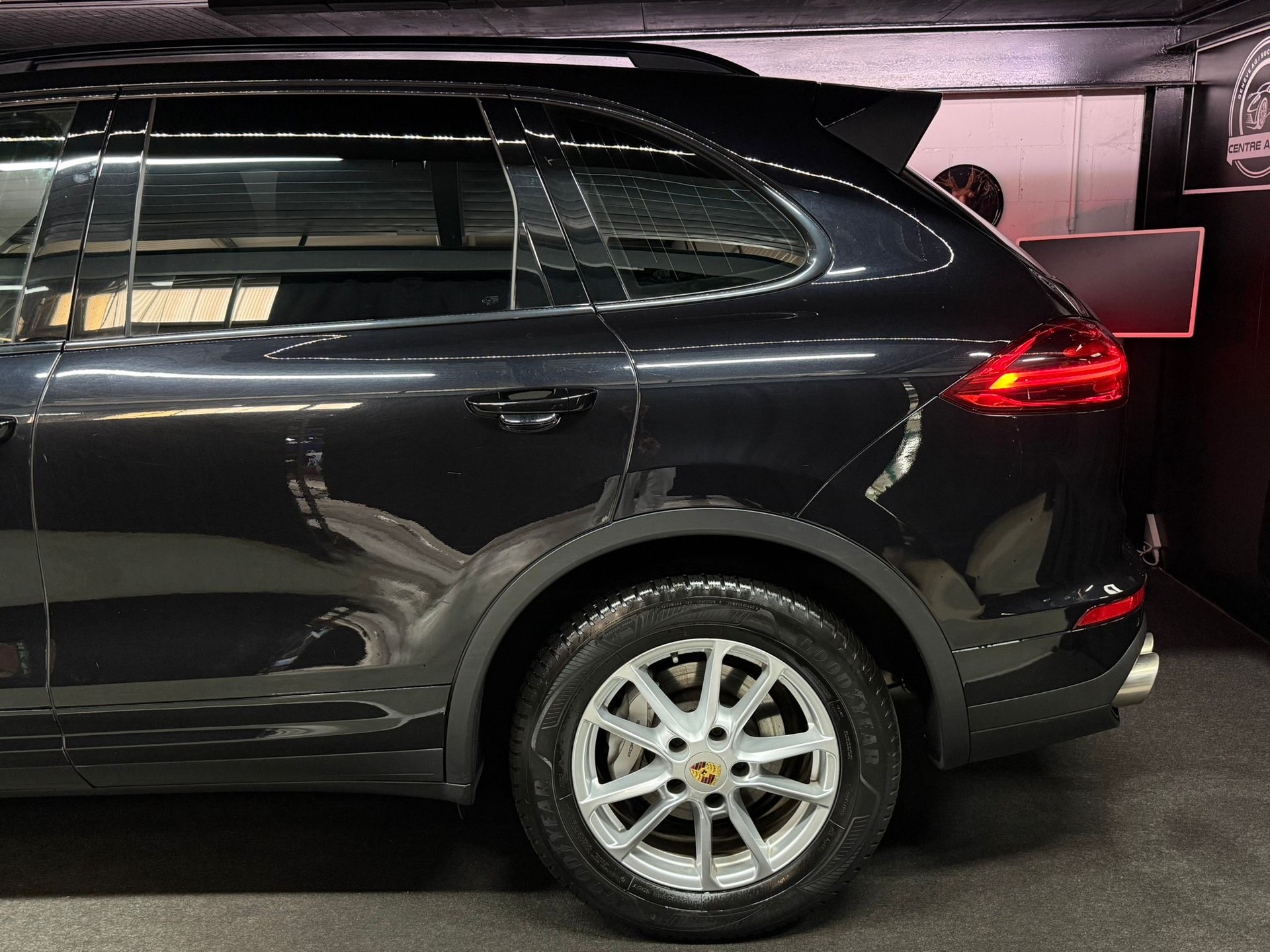 PORSCHE Cayenne S-image-5