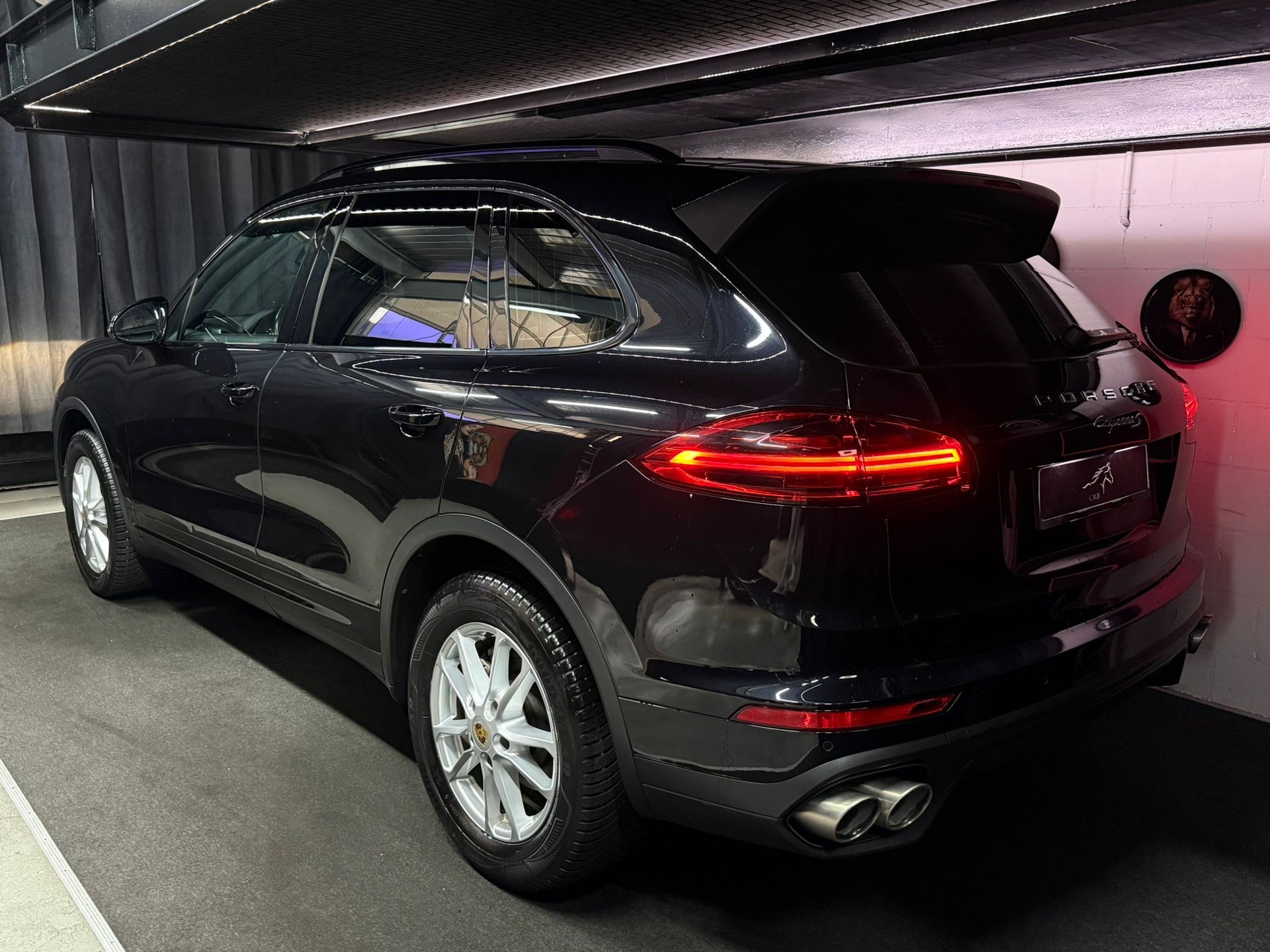 PORSCHE Cayenne S-showroom-element-3
