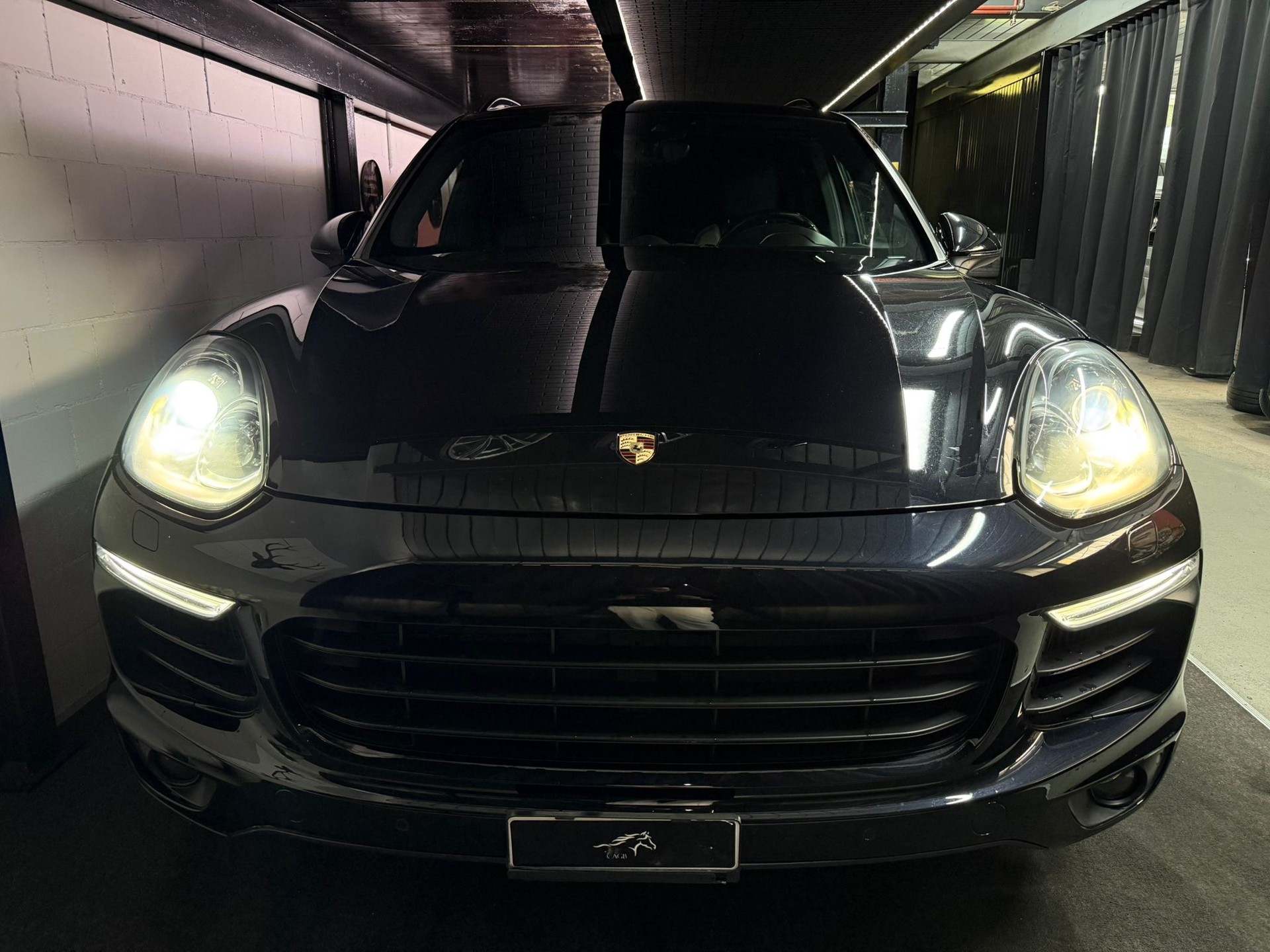 PORSCHE Cayenne S-showroom-element-2