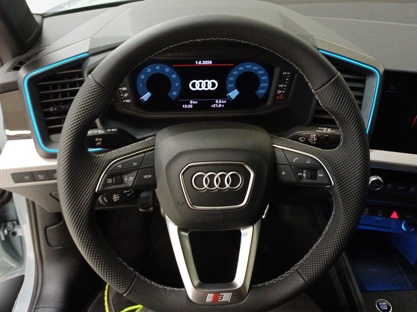 AUDI A1 Sportback 35 TFSI S Line S-tronic-image-9
