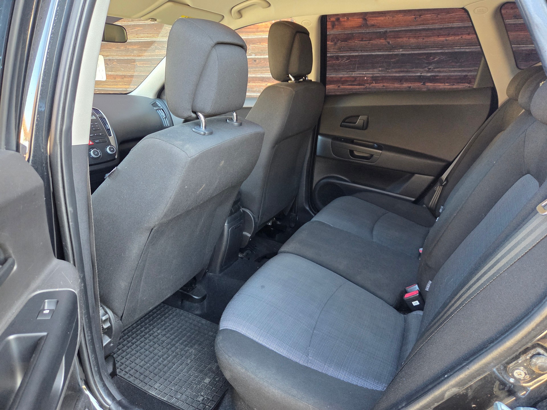 KIA Cee'd Sporty Wagon 1.4 16V _seven-image-8