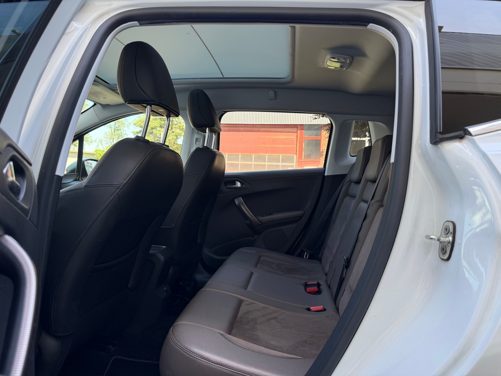 PEUGEOT 2008 1.6 VTI Allure-image-10