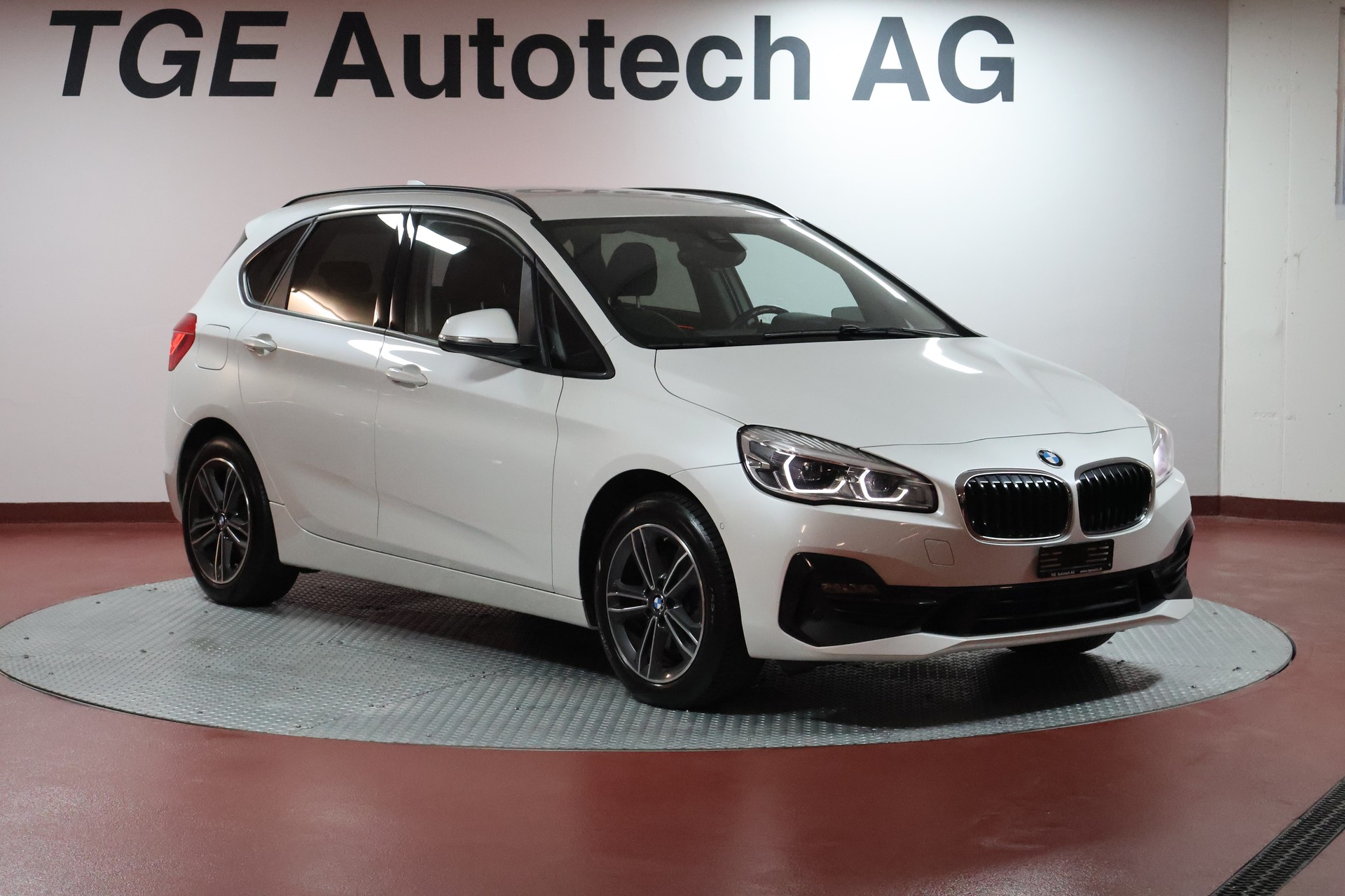 BMW 218d xDrive Active Tourer Steptronic Sport Line-showroom-element-2