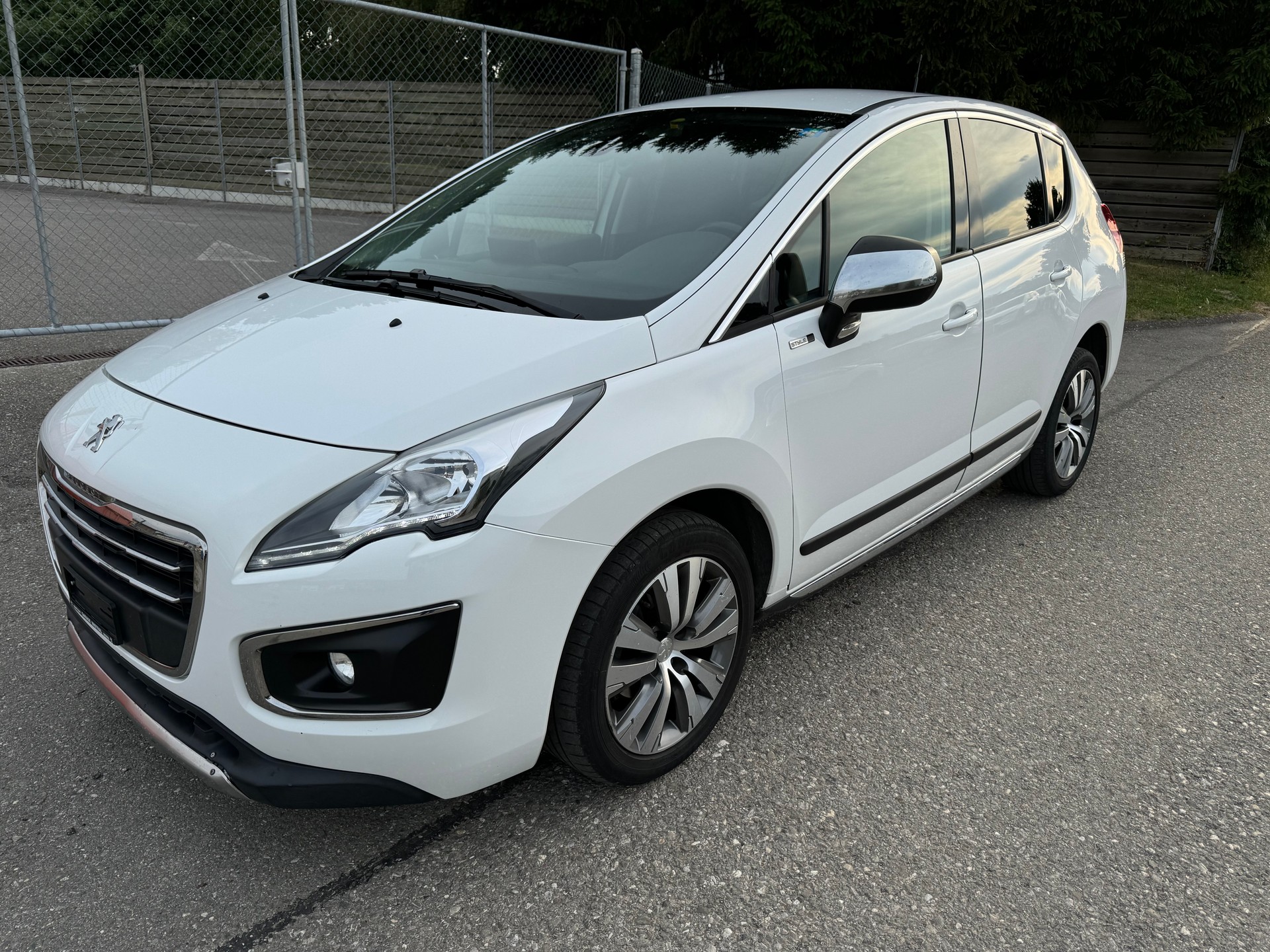 PEUGEOT 3008 1.6 Blue HDI Active Tiptronic
