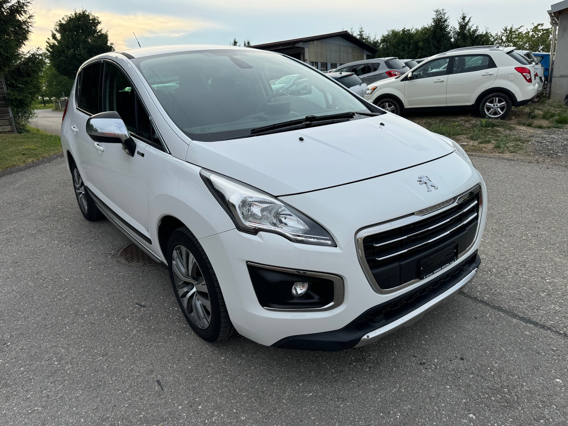 PEUGEOT 3008 1.6 Blue HDI Active Tiptronic-image-2