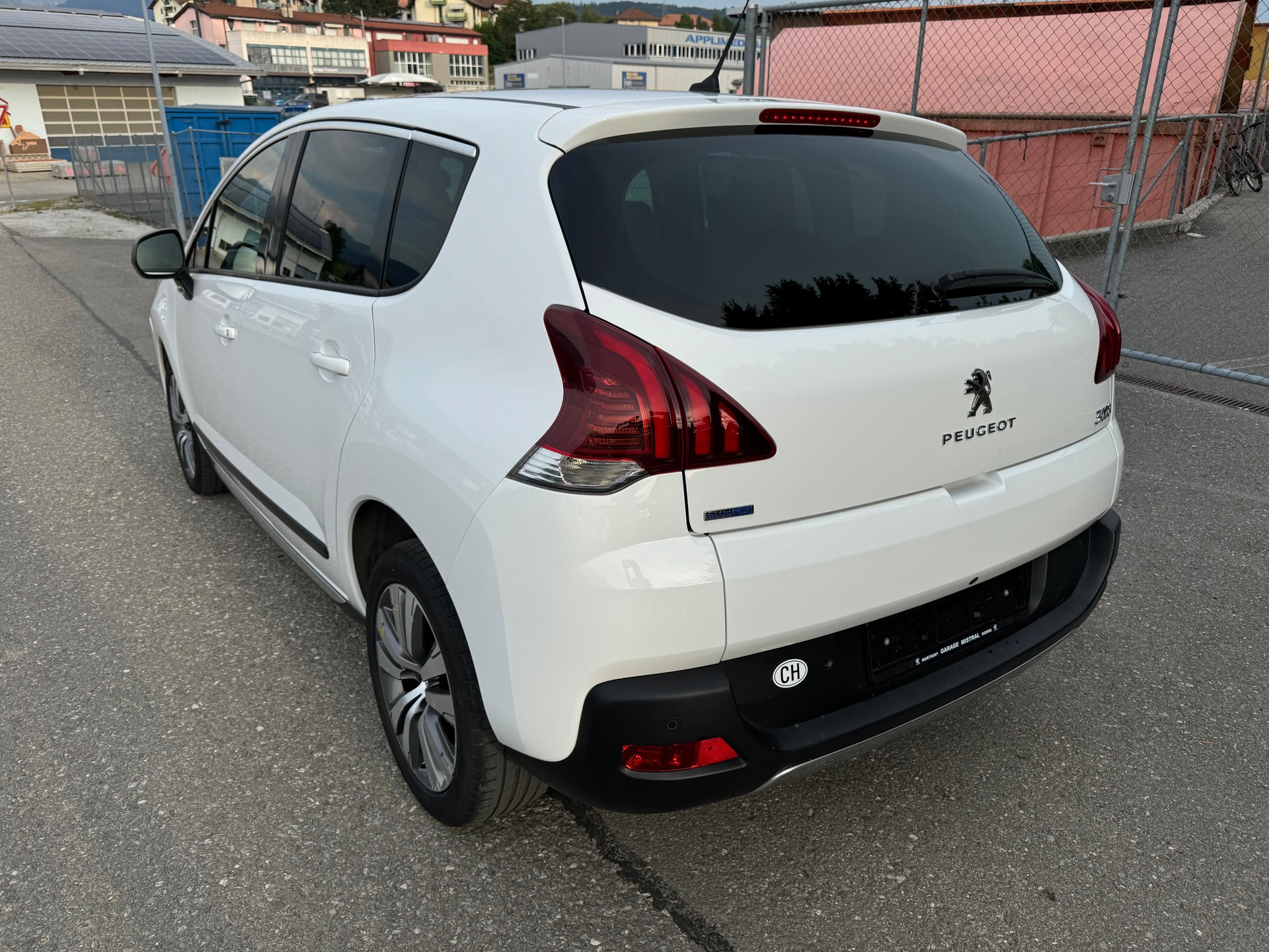 PEUGEOT 3008 1.6 Blue HDI Active Tiptronic-image-4