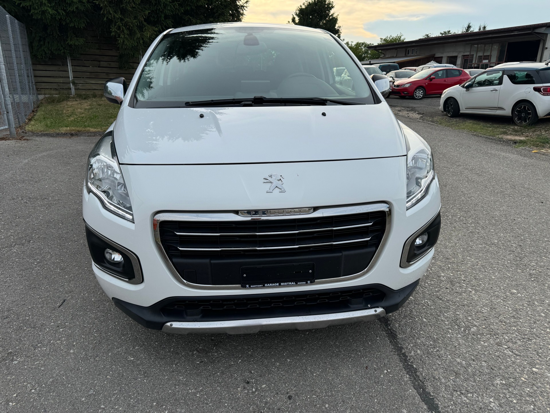 PEUGEOT 3008 1.6 Blue HDI Active Tiptronic-image-1