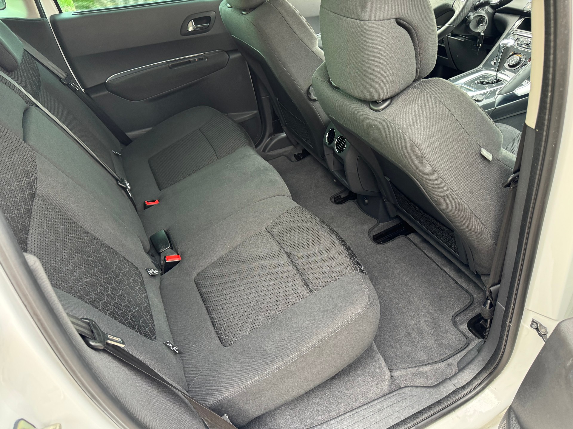 PEUGEOT 3008 1.6 Blue HDI Active Tiptronic-image-7