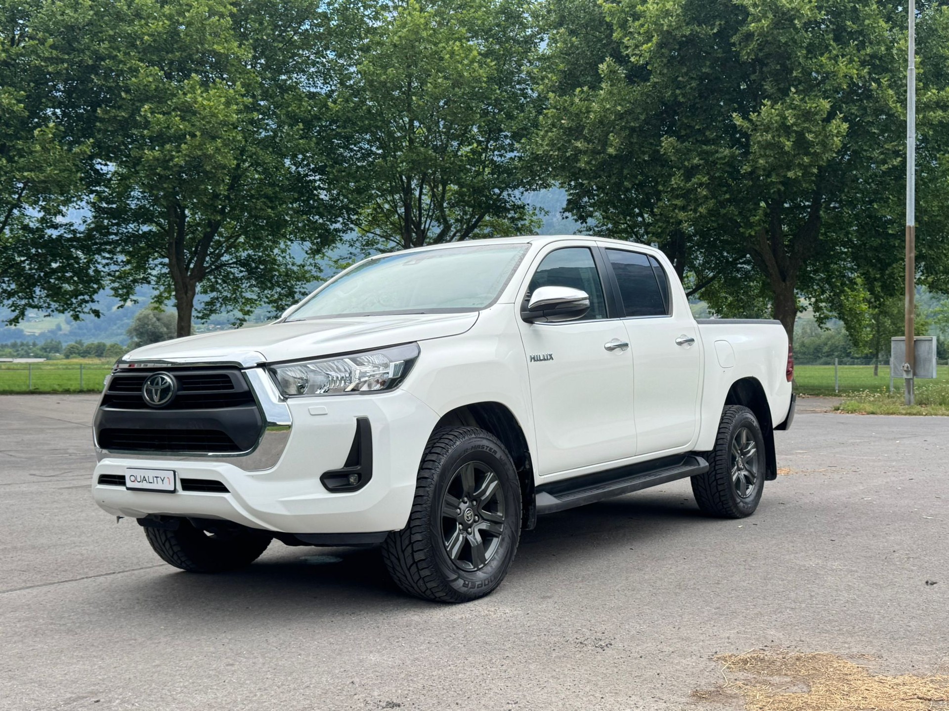 TOYOTA Hilux 2.4D-4D Style Double Cab 4x4 A-showroom-element-1