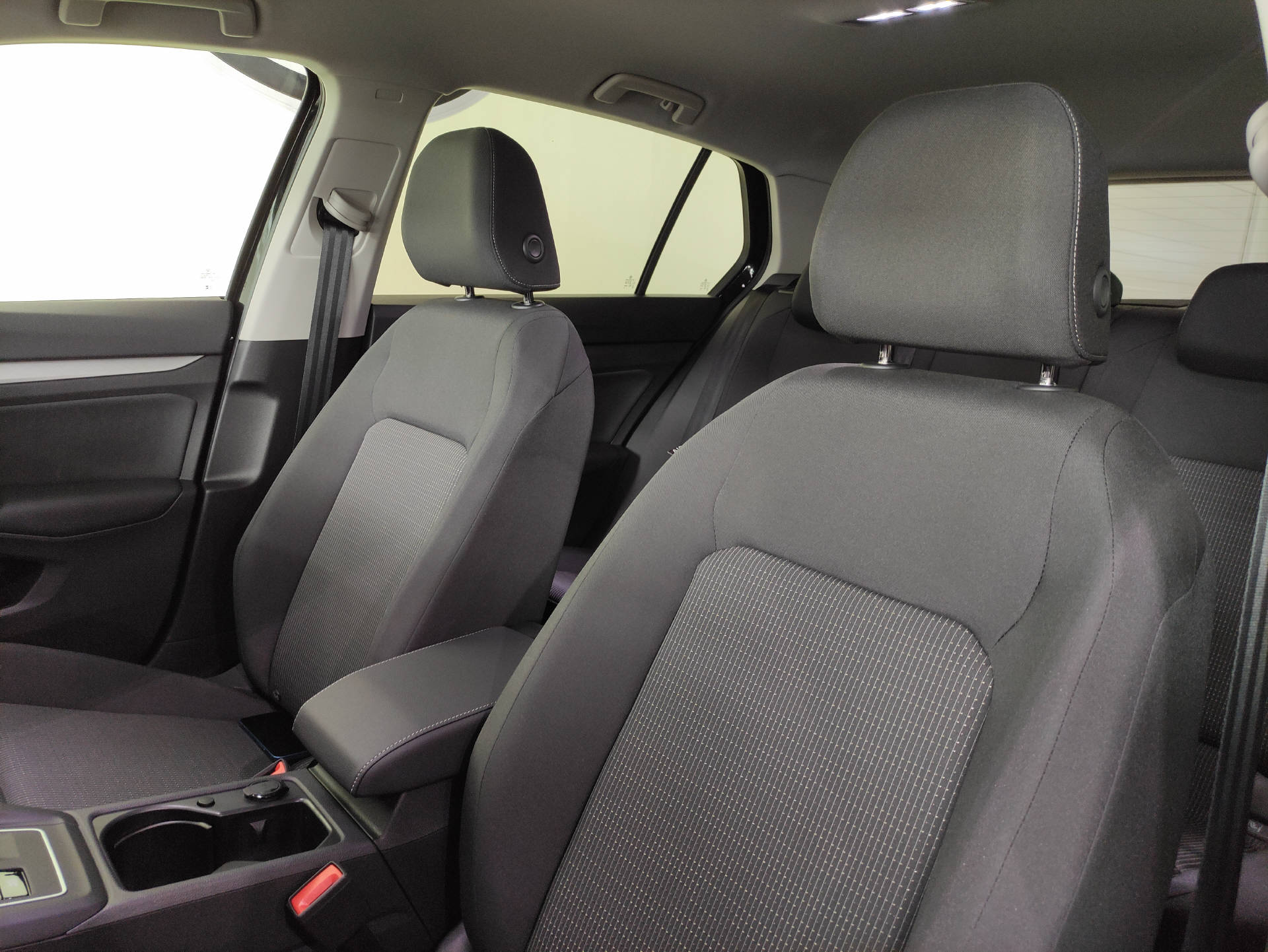 VW Golf VIII 1.5 eTSI Value DSG-showroom-element-3