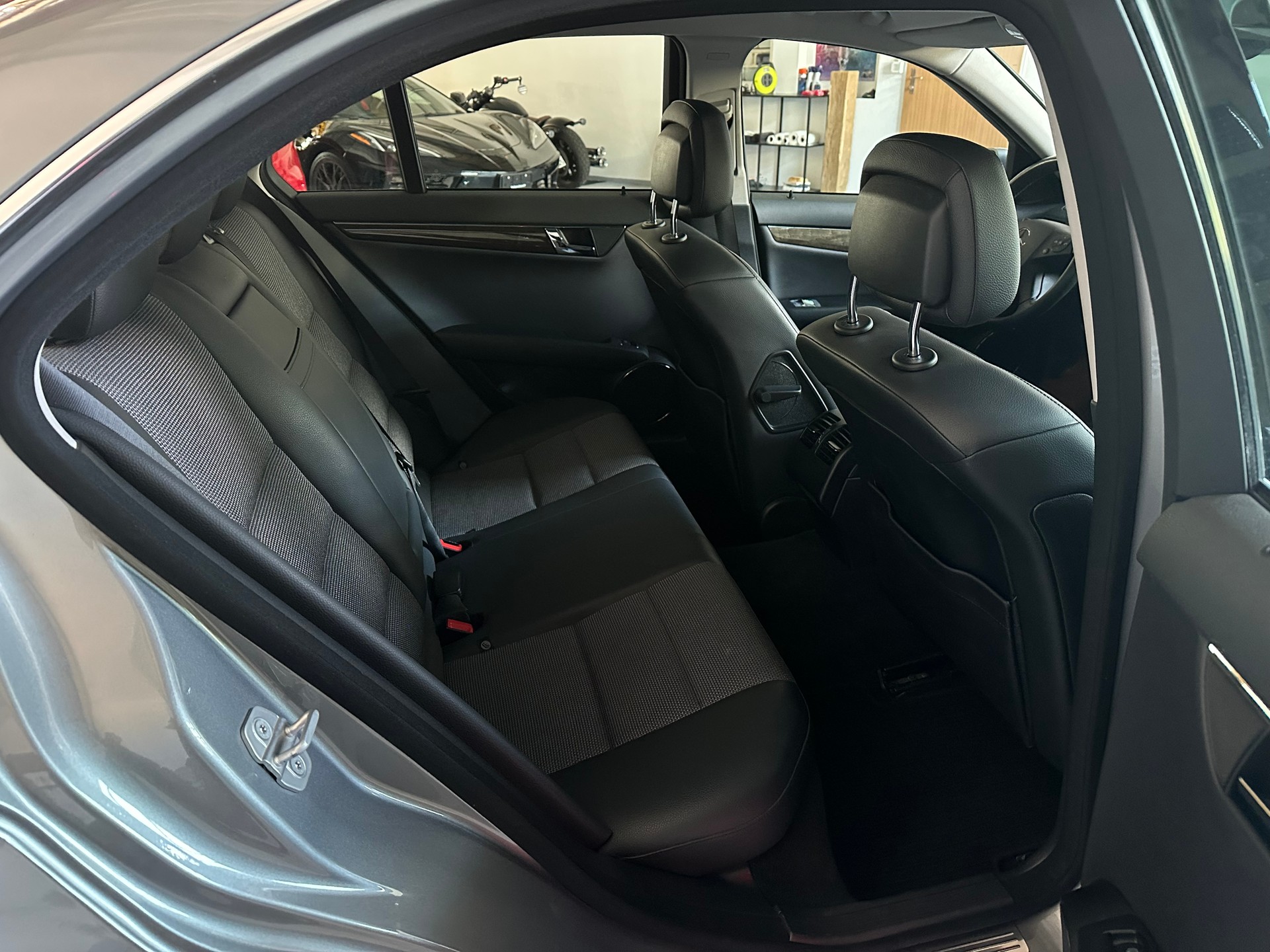 MERCEDES-BENZ C 250 CGI BlueEfficiency Avantgarde Automatic-image-5