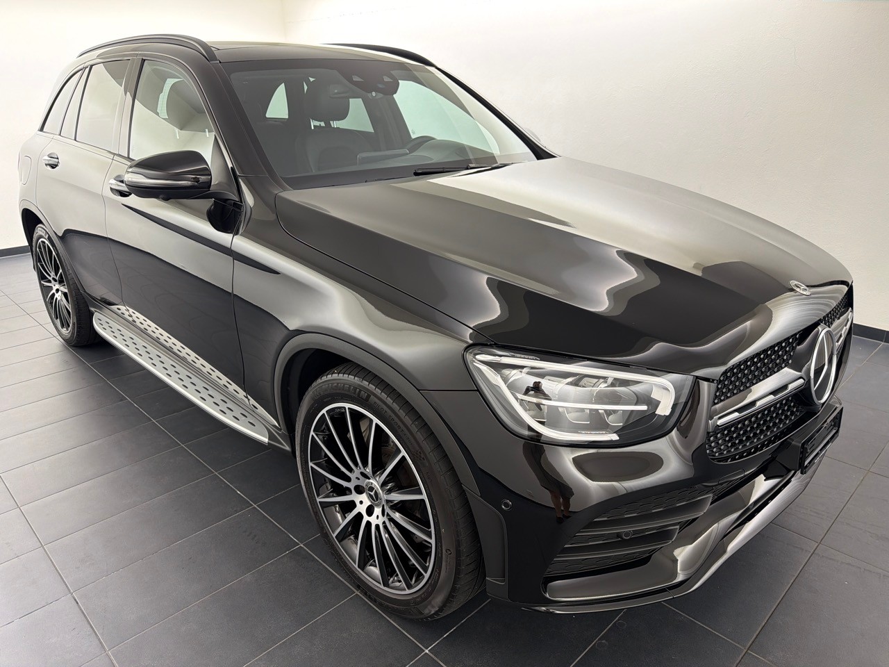 MERCEDES-BENZ GLC 220 d AMG Line 4Matic-showroom-element-3