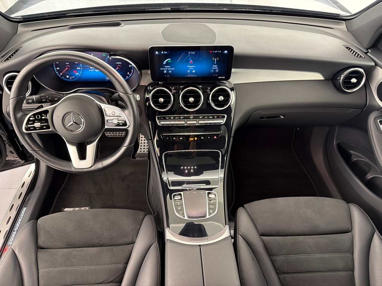 MERCEDES-BENZ GLC 220 d AMG Line 4Matic-image-6