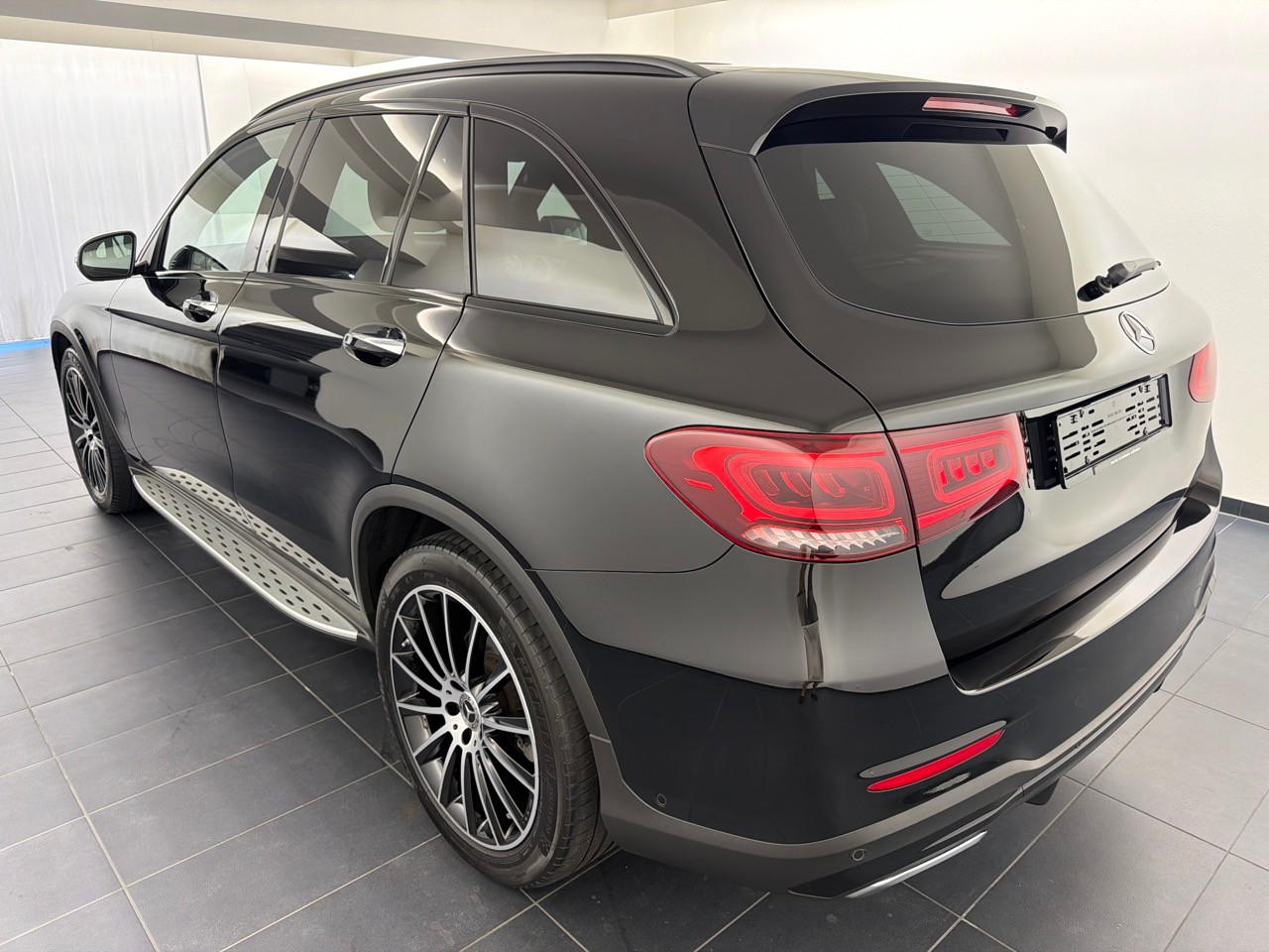MERCEDES-BENZ GLC 220 d AMG Line 4Matic-showroom-element-1