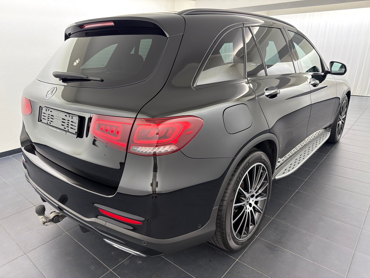 MERCEDES-BENZ GLC 220 d AMG Line 4Matic-showroom-element-2