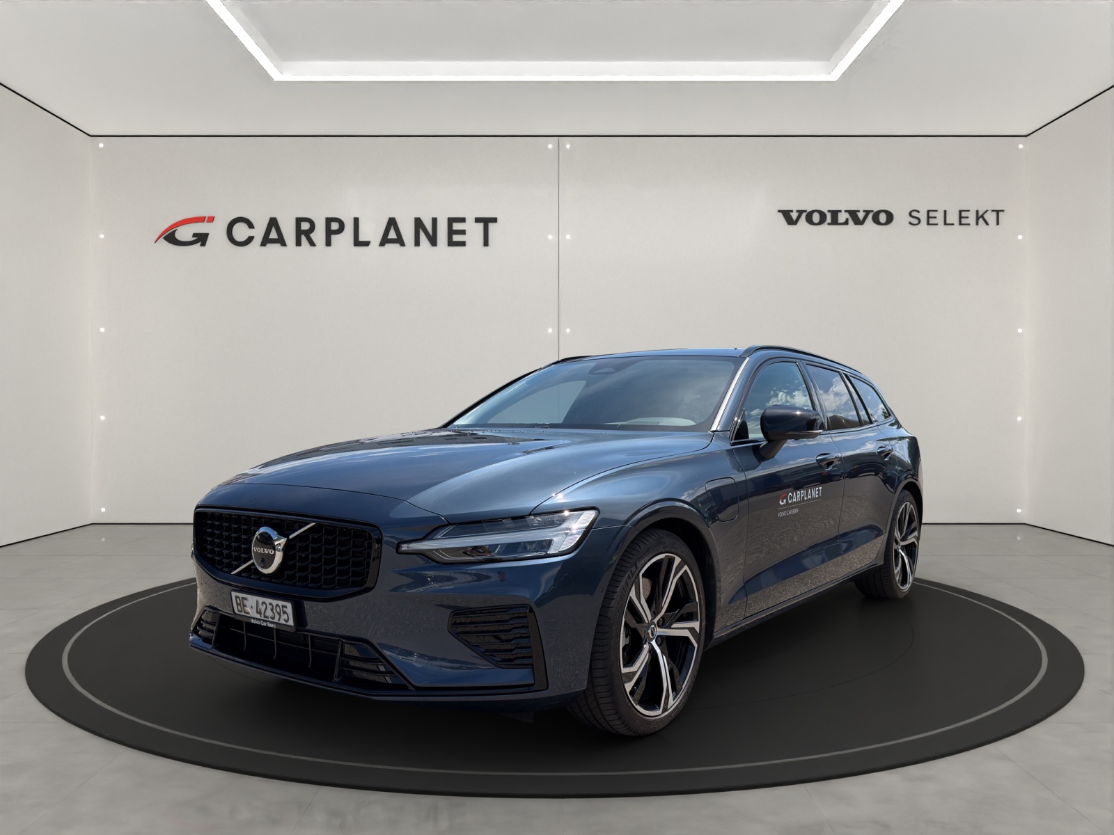 VOLVO V60 2.0 T6 TE Plus Dark eAWD .