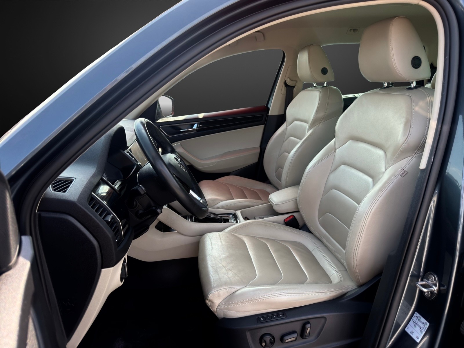 SKODA Kodiaq 2.0 TSI Style DSG 4x4 mit 180 PS * 7-Plätzer *-image-6