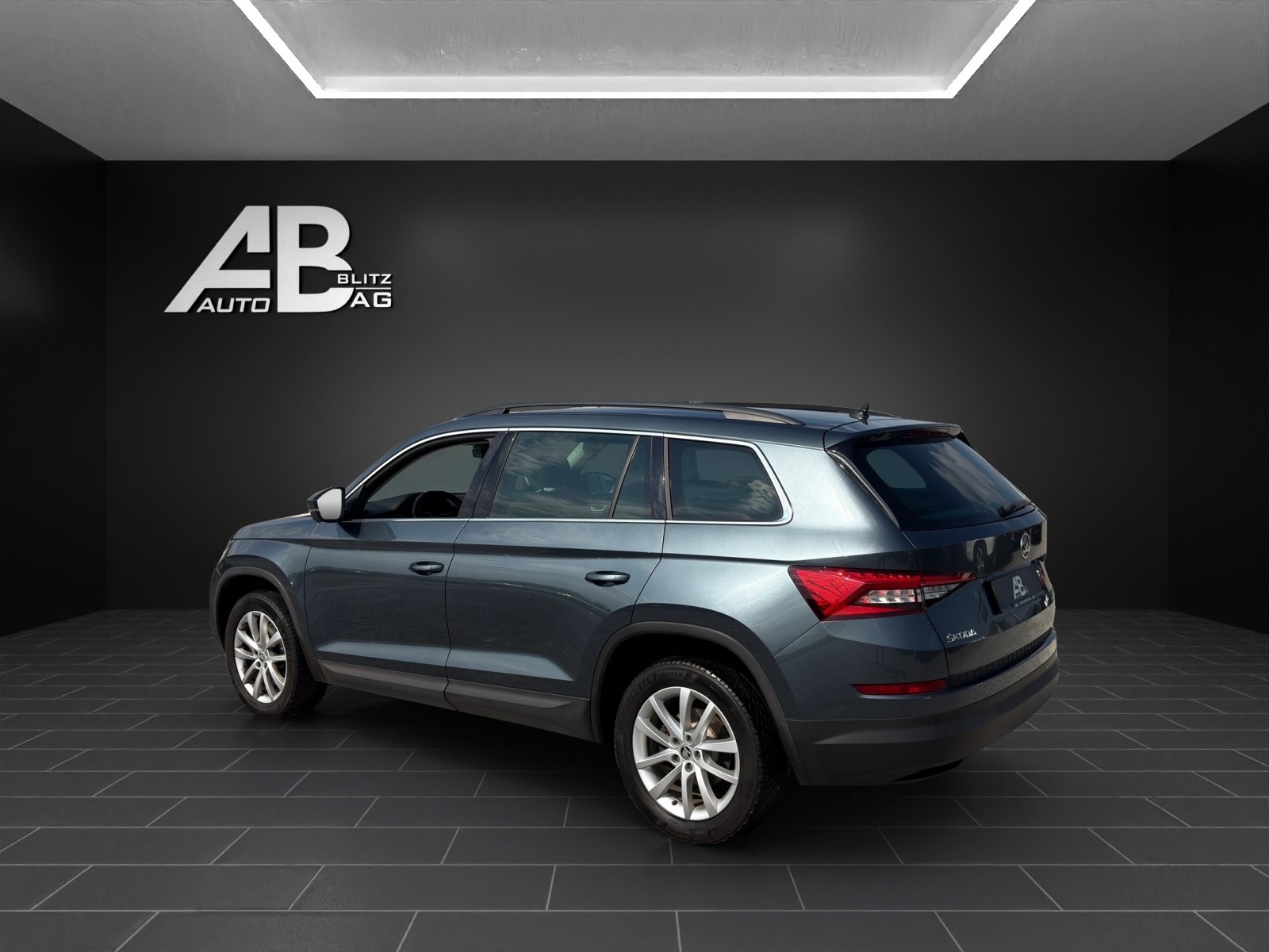 SKODA Kodiaq 2.0 TSI Style DSG 4x4 mit 180 PS * 7-Plätzer *-showroom-element-2