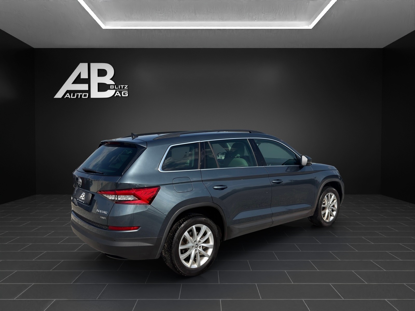 SKODA Kodiaq 2.0 TSI Style DSG 4x4 mit 180 PS * 7-Plätzer *-image-4