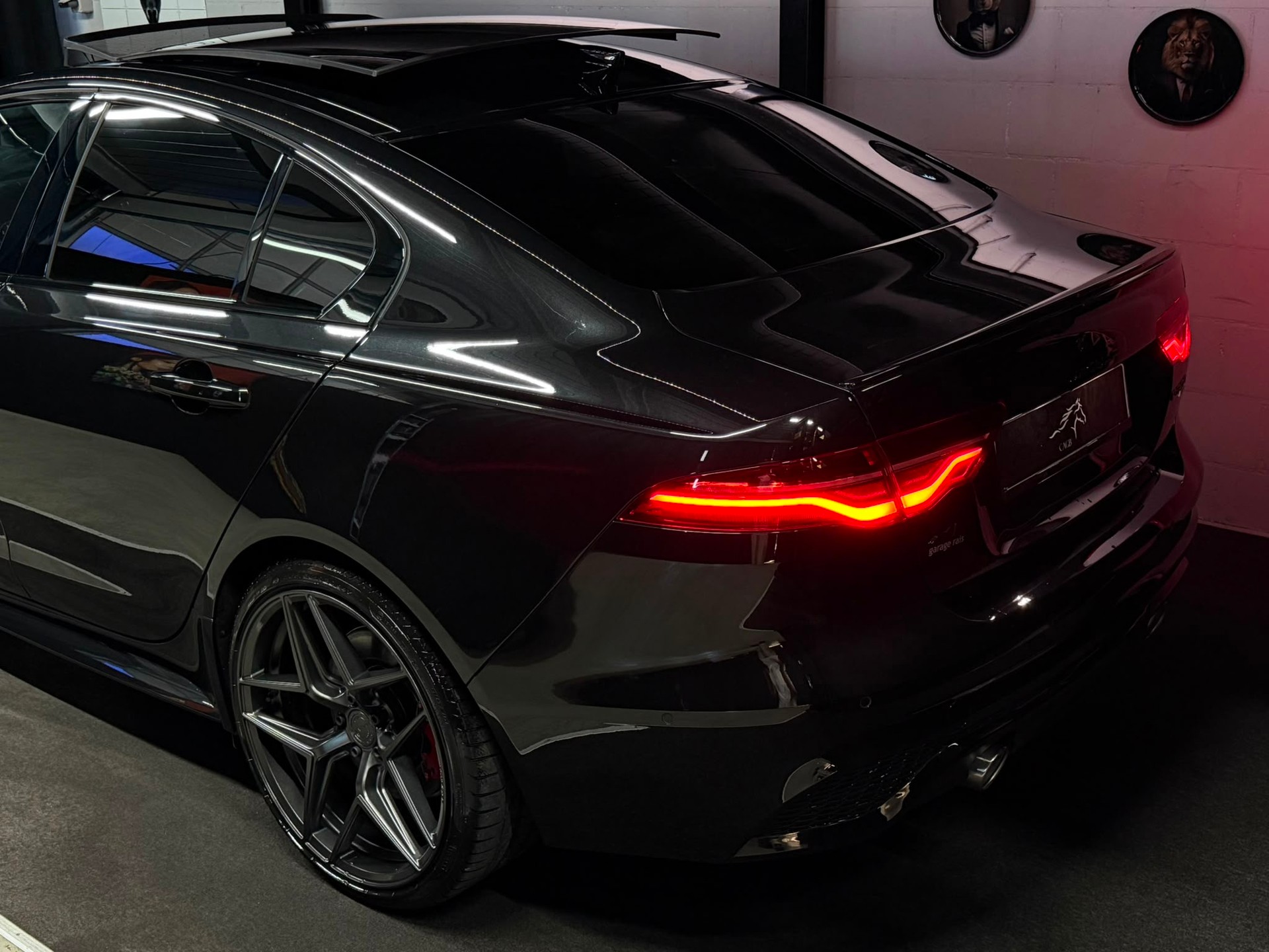 JAGUAR XE 2.0 R-Dynamic S P300 AWD Automat / ALL BLACK / CH- AUTO / FULL OPTIONS /-image-8