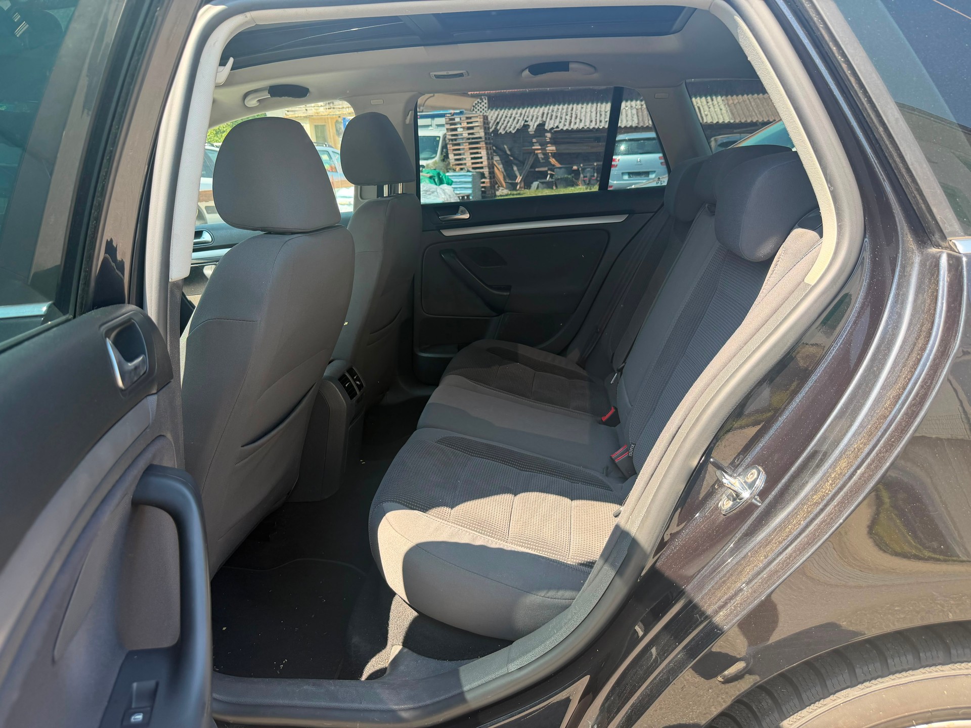 VW Golf Variant 1.9 TDI Comfortline 4Motion-image-5