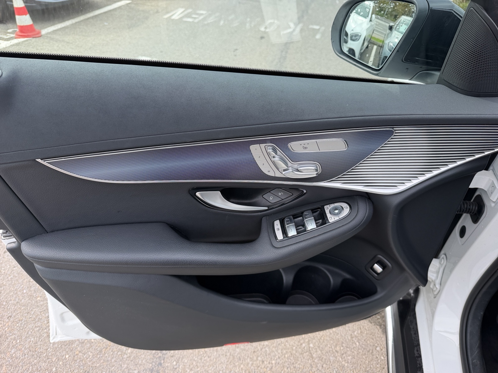 MERCEDES-BENZ EQC 400 4Matic EQ Star-image-13