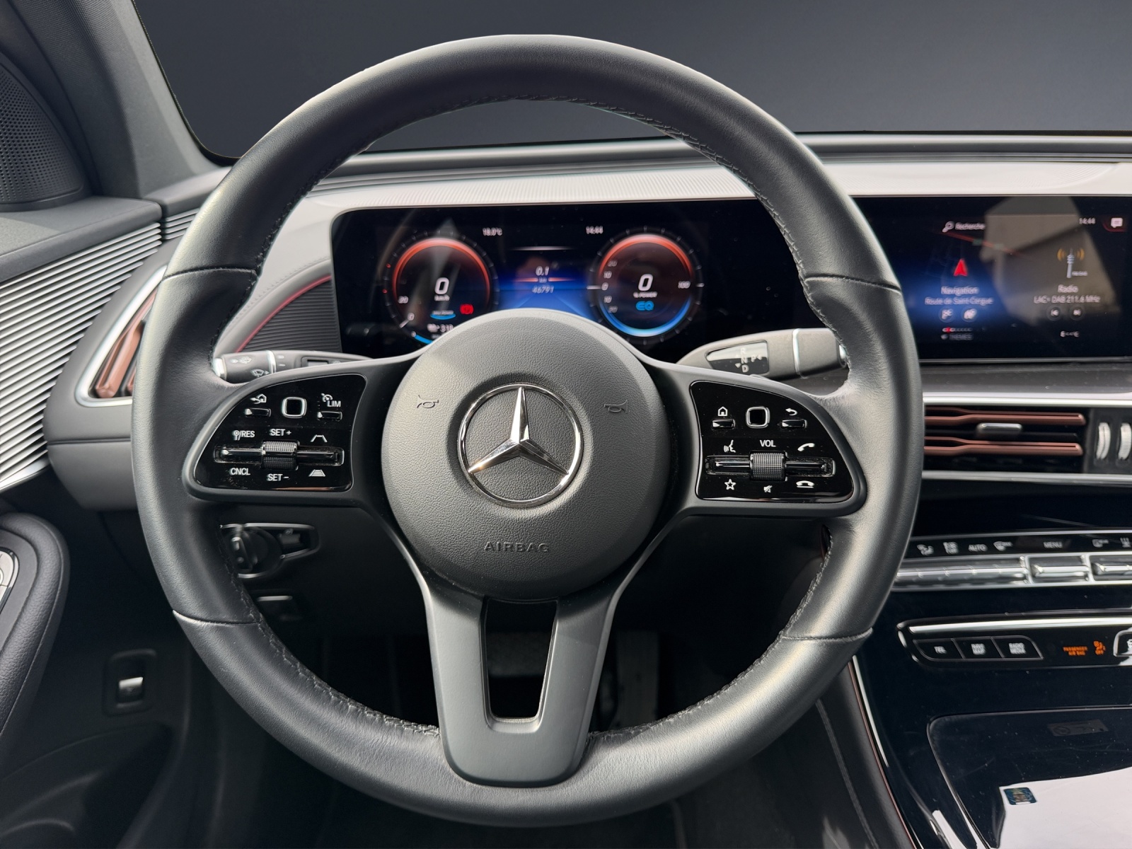 MERCEDES-BENZ EQC 400 4Matic EQ Star-image-14