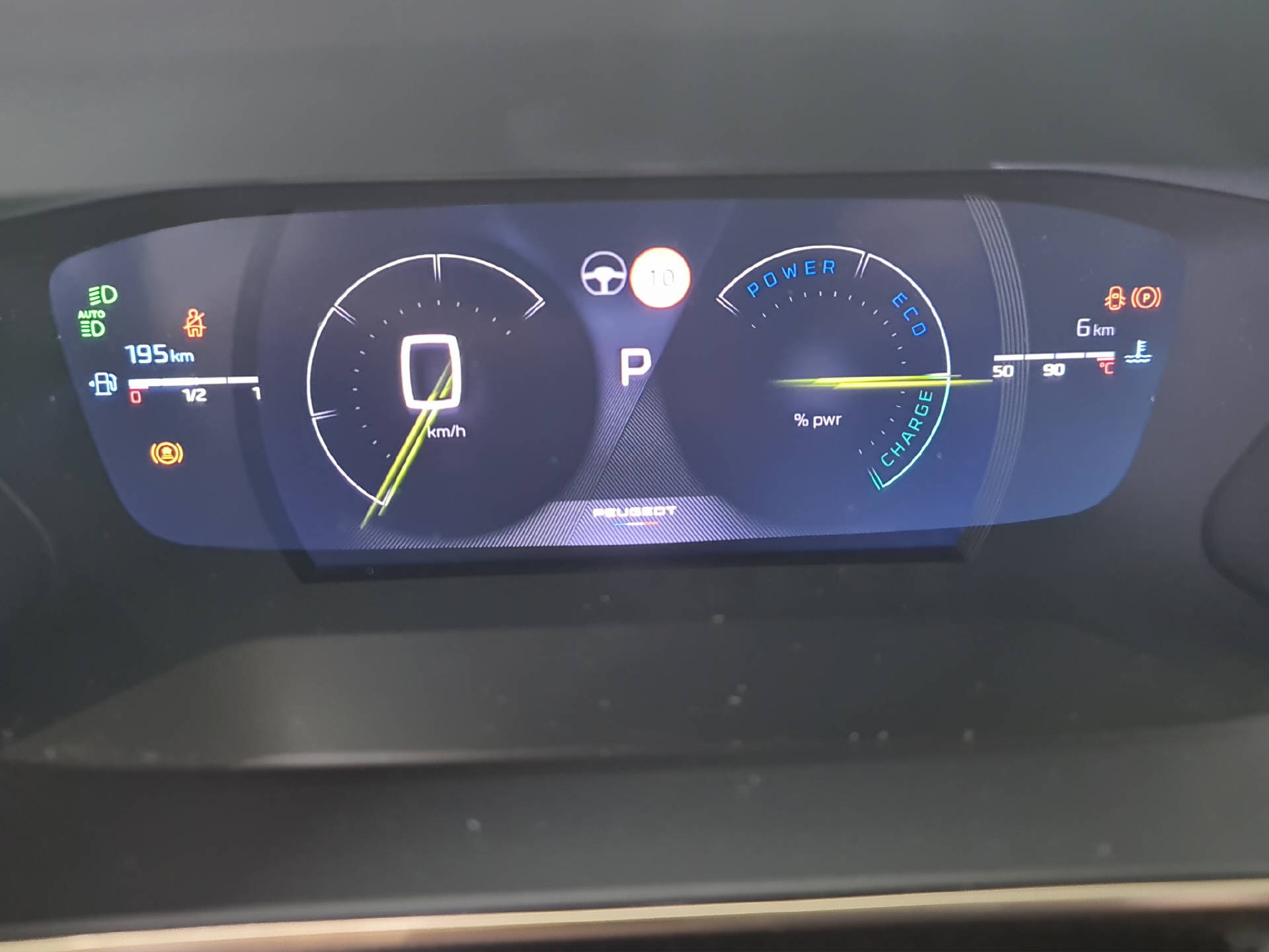 PEUGEOT 2008 1.2 Hybrid 145 GT Exclusive-image-6