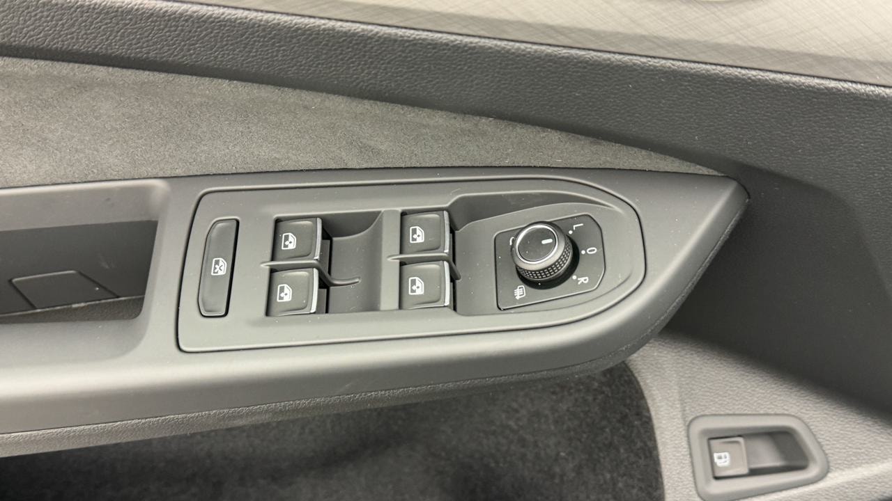 VW Golf VIII 1.5 TSI PHEV Limited-image-8