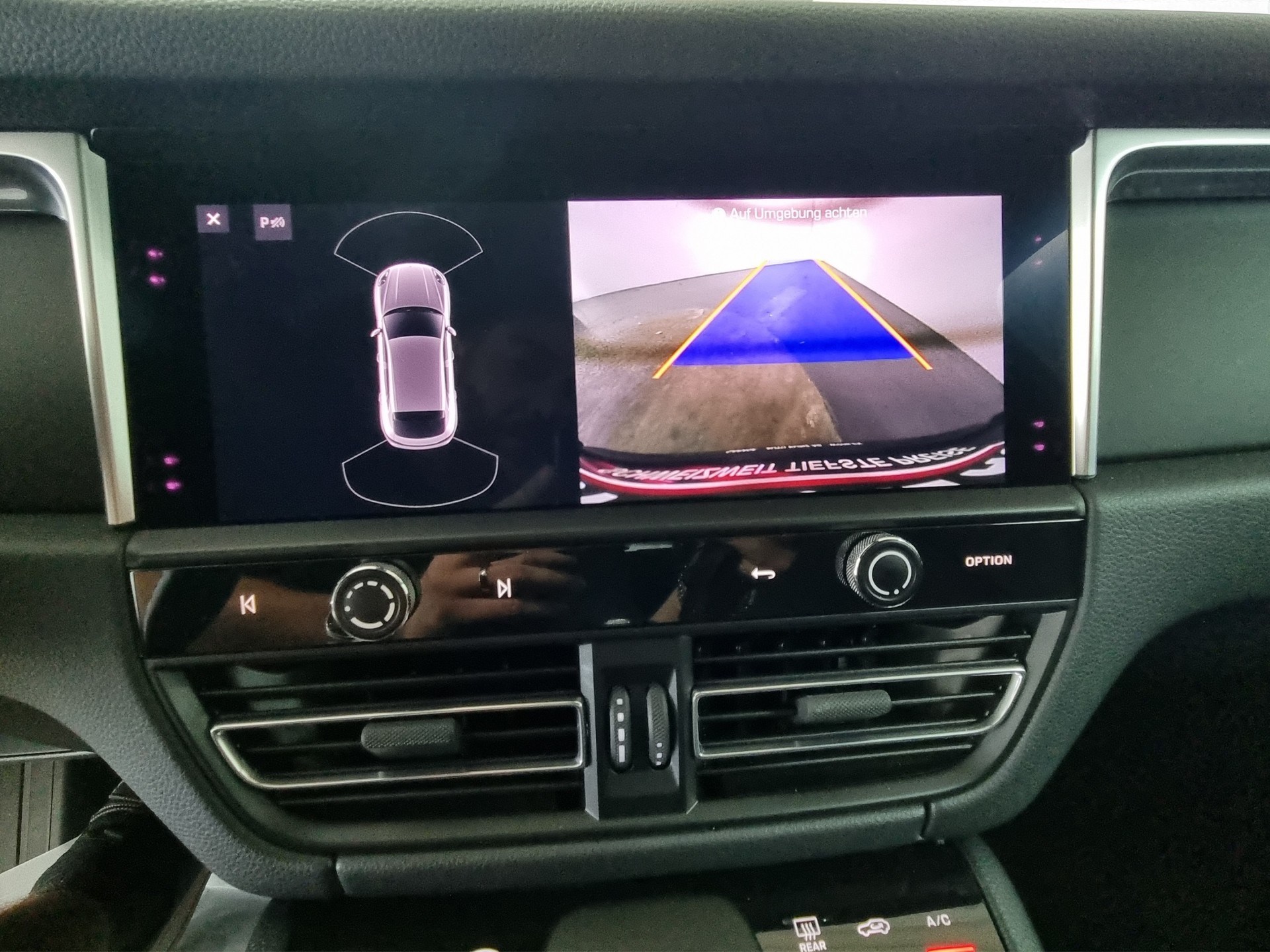 PORSCHE Macan 2.0 T-image-14
