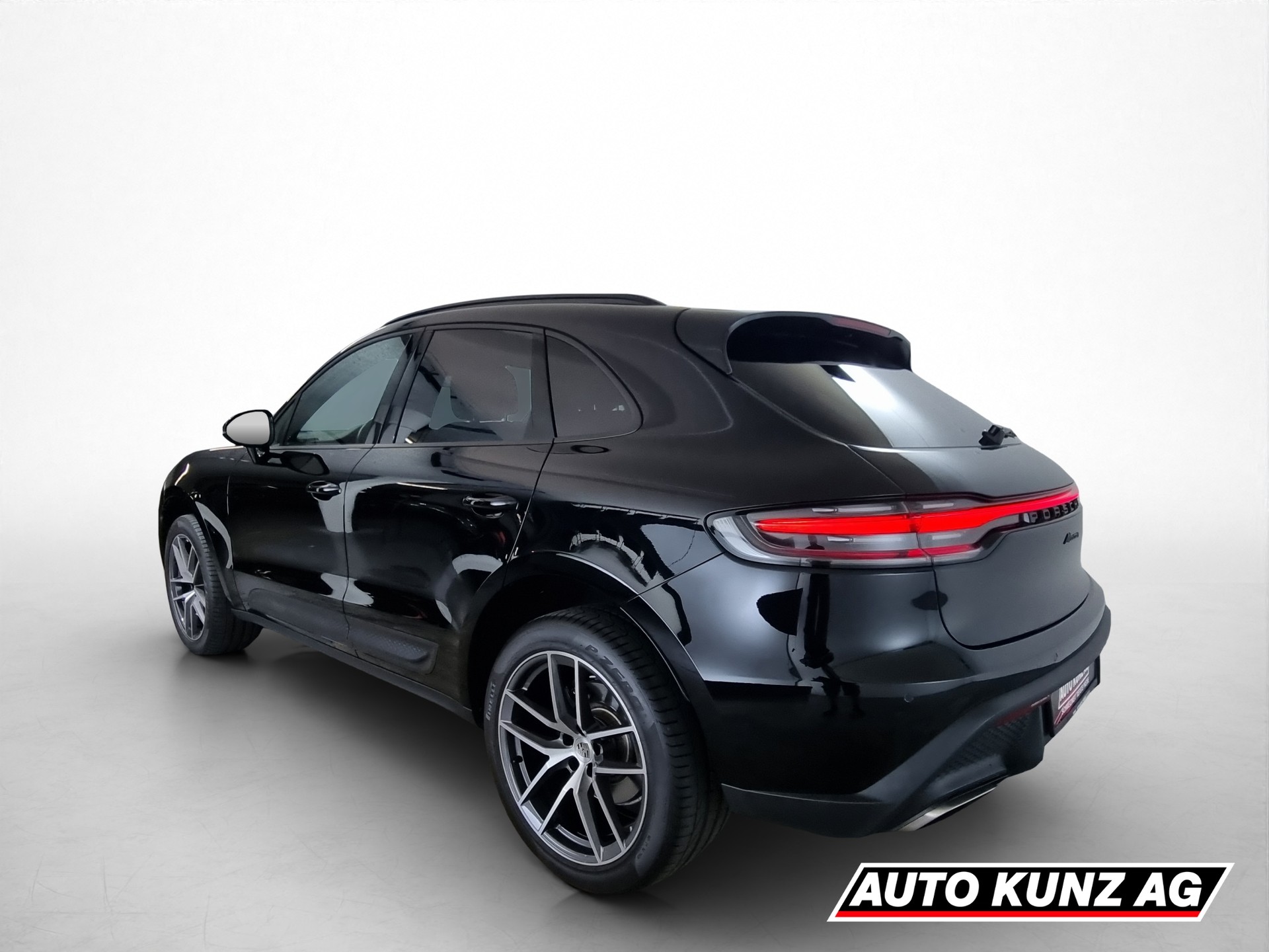 PORSCHE Macan 2.0 T-showroom-element-3