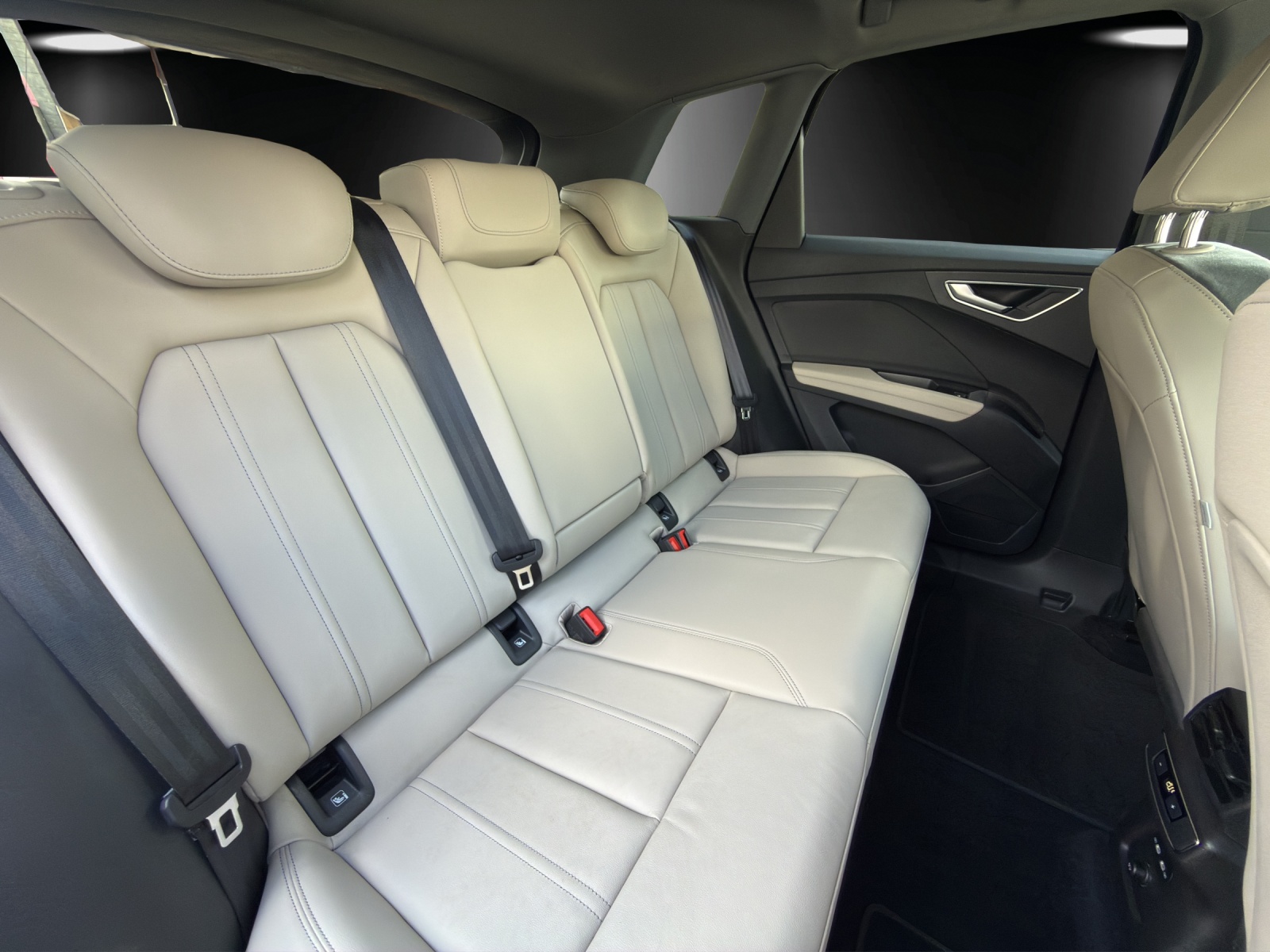 AUDI Q4 e-tron 40-image-8