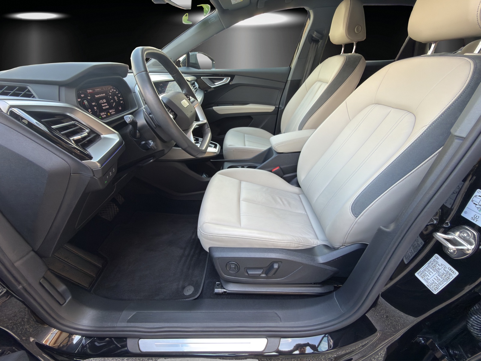 AUDI Q4 e-tron 40-image-10