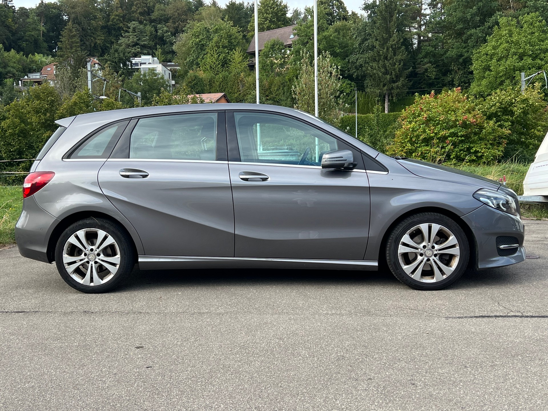 MERCEDES-BENZ B 200 AMG Line 7G-DCT-image-3